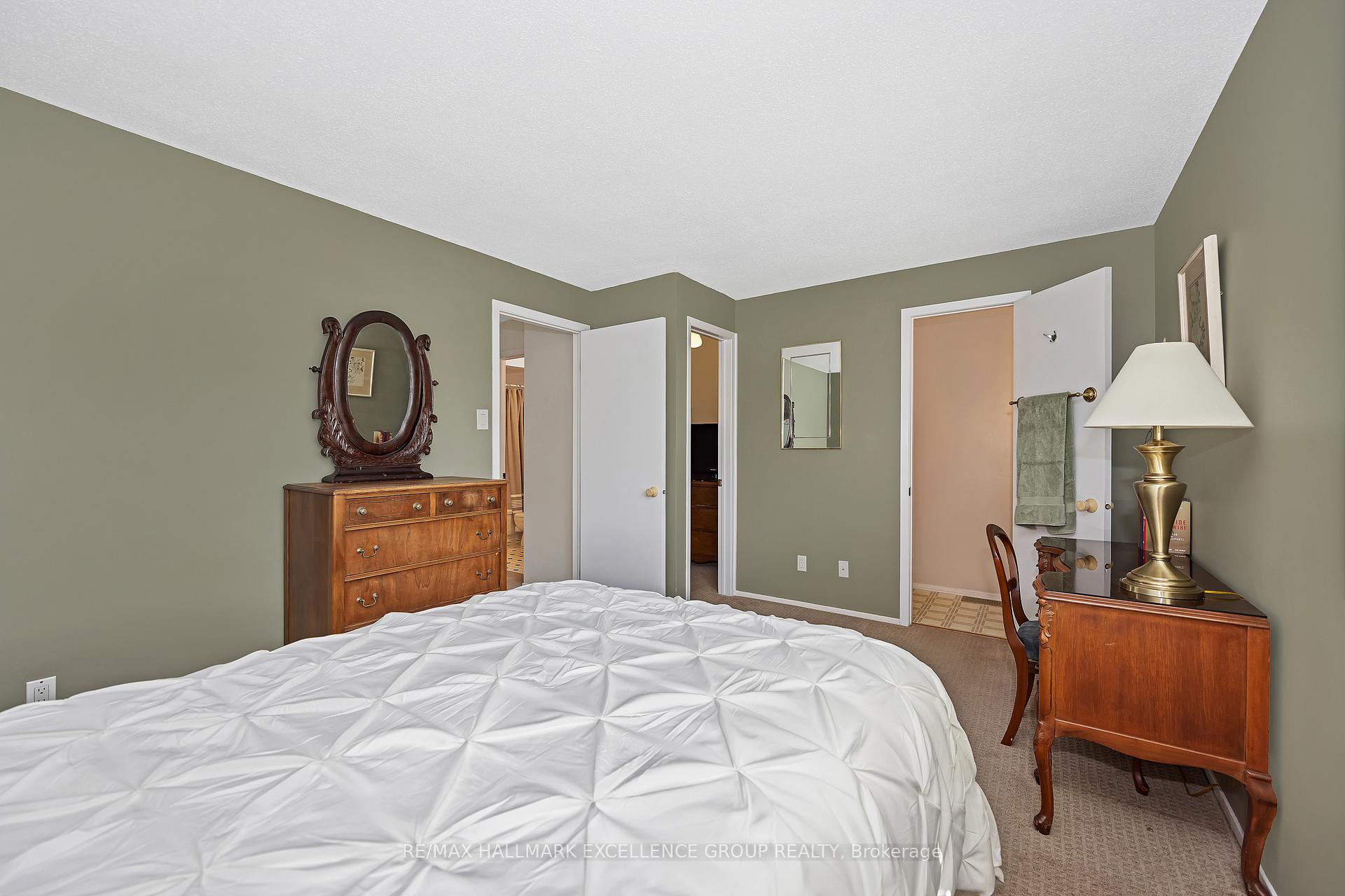 Photo 61 of 102F Valley Stream Drive, Ottawa, Leslie Park — HOMEH