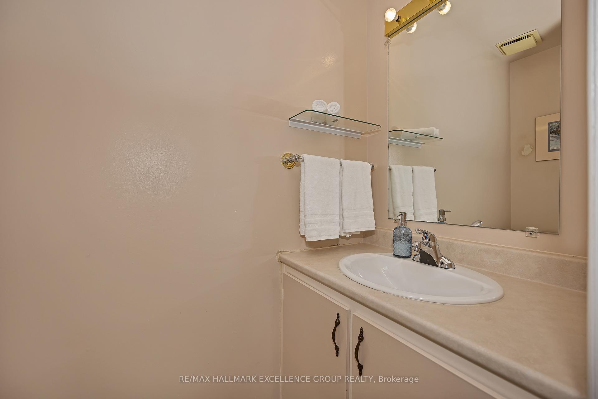 Photo 63 of 102F Valley Stream Drive, Ottawa, Leslie Park — HOMEH