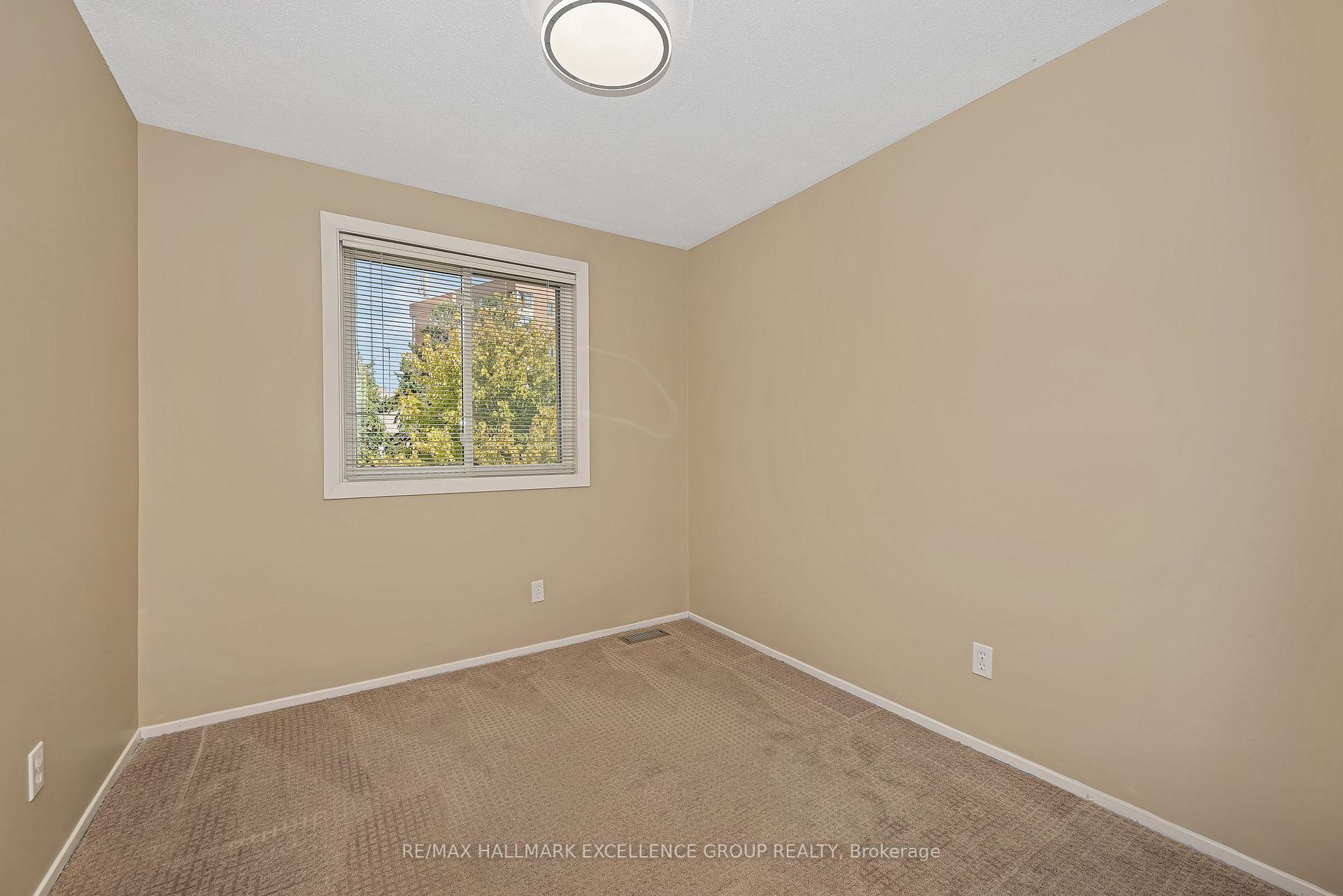 Photo 66 of 102F Valley Stream Drive, Ottawa, Leslie Park — HOMEH