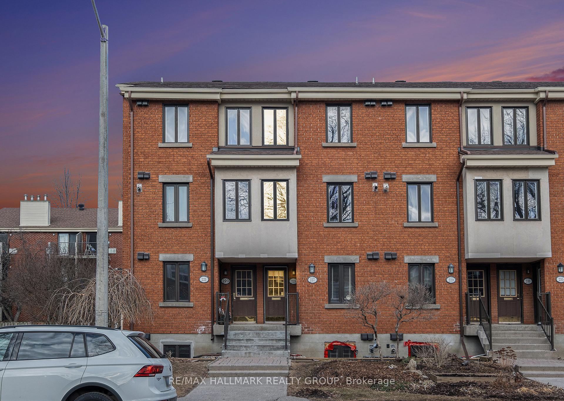 Photo 1 of 225 Mart Circle, Ottawa, Manor Park — HOMEH