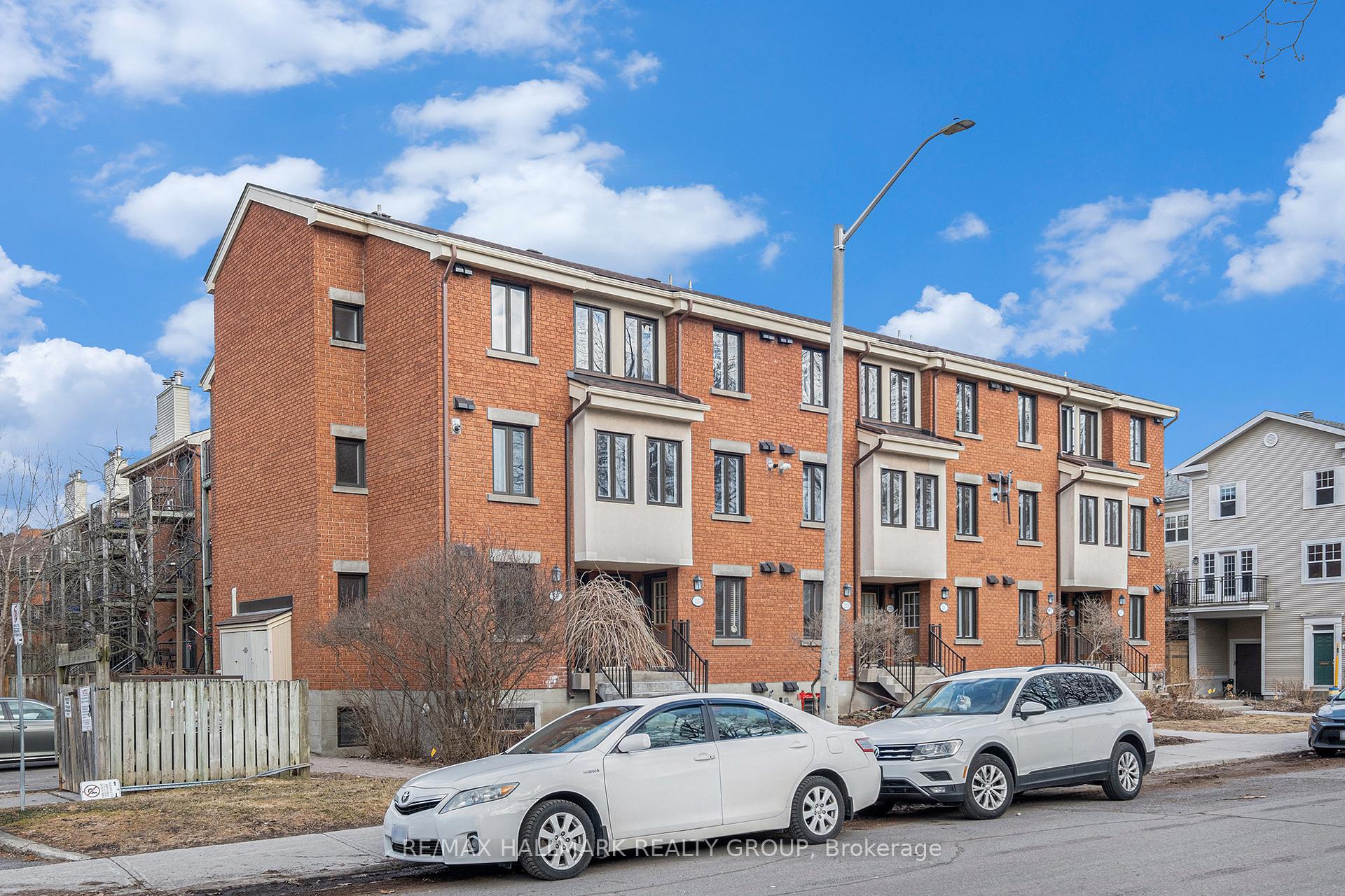 Photo 2 of 225 Mart Circle, Ottawa, Manor Park — HOMEH