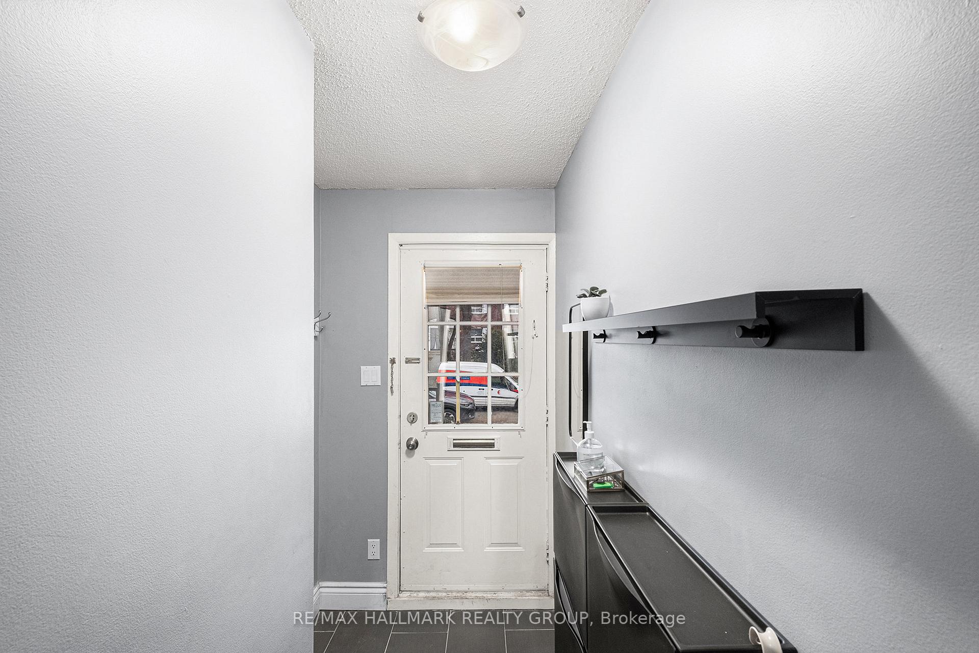 Photo 3 of 225 Mart Circle, Ottawa, Manor Park — HOMEH