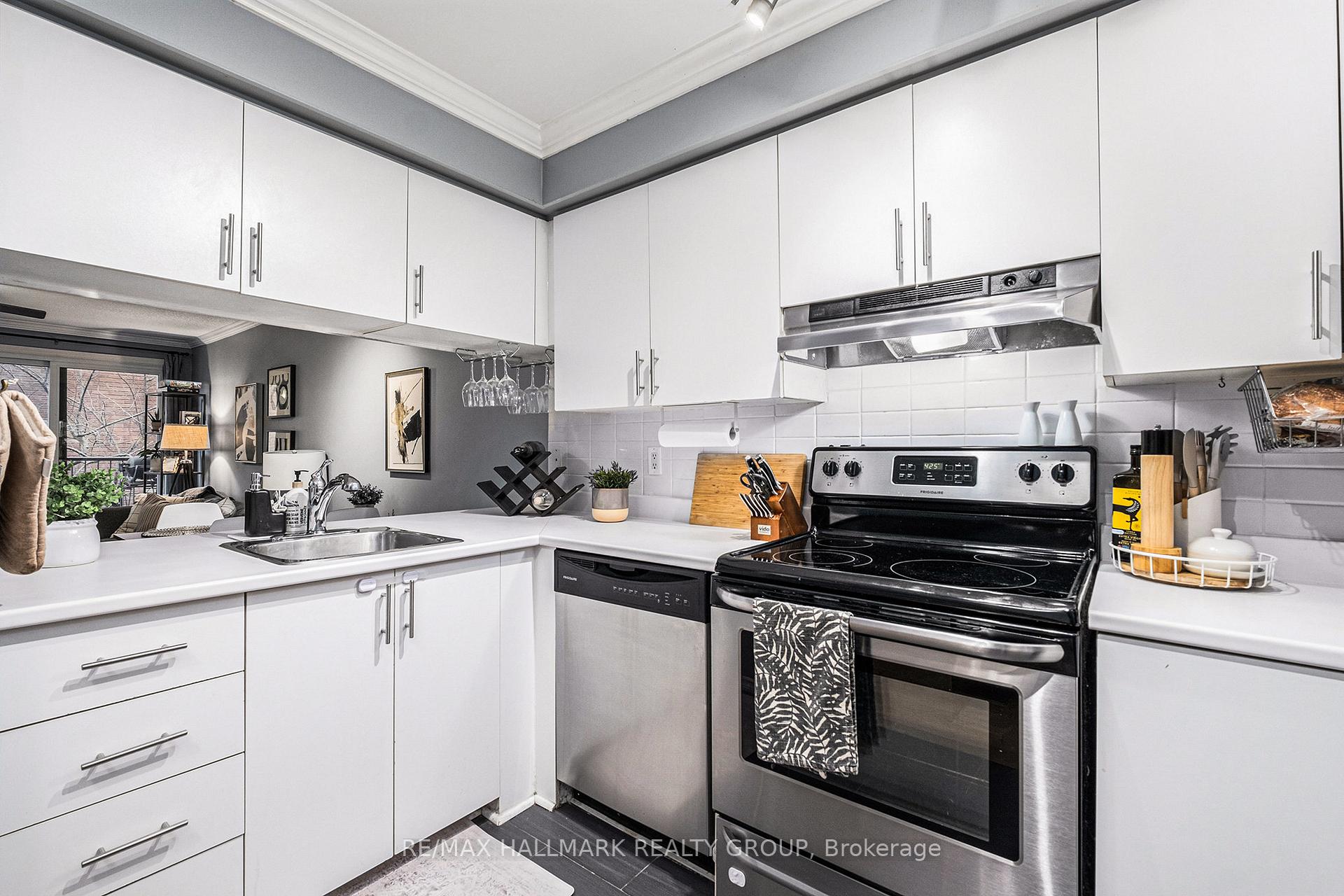 Photo 18 of 225 Mart Circle, Ottawa, Manor Park — HOMEH