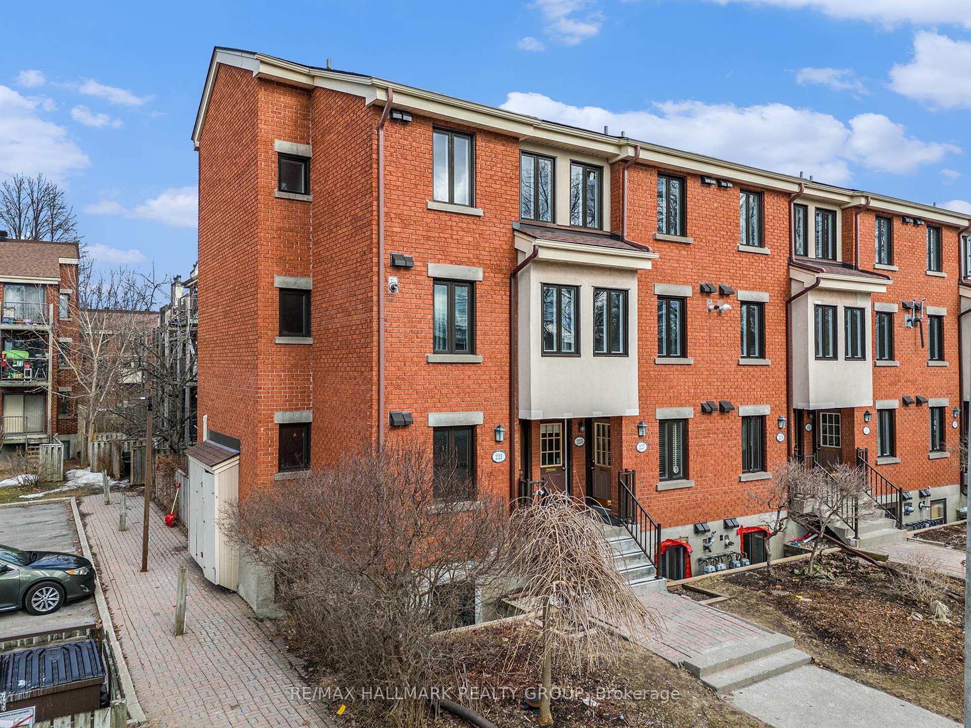 Photo 28 of 225 Mart Circle, Ottawa, Manor Park — HOMEH