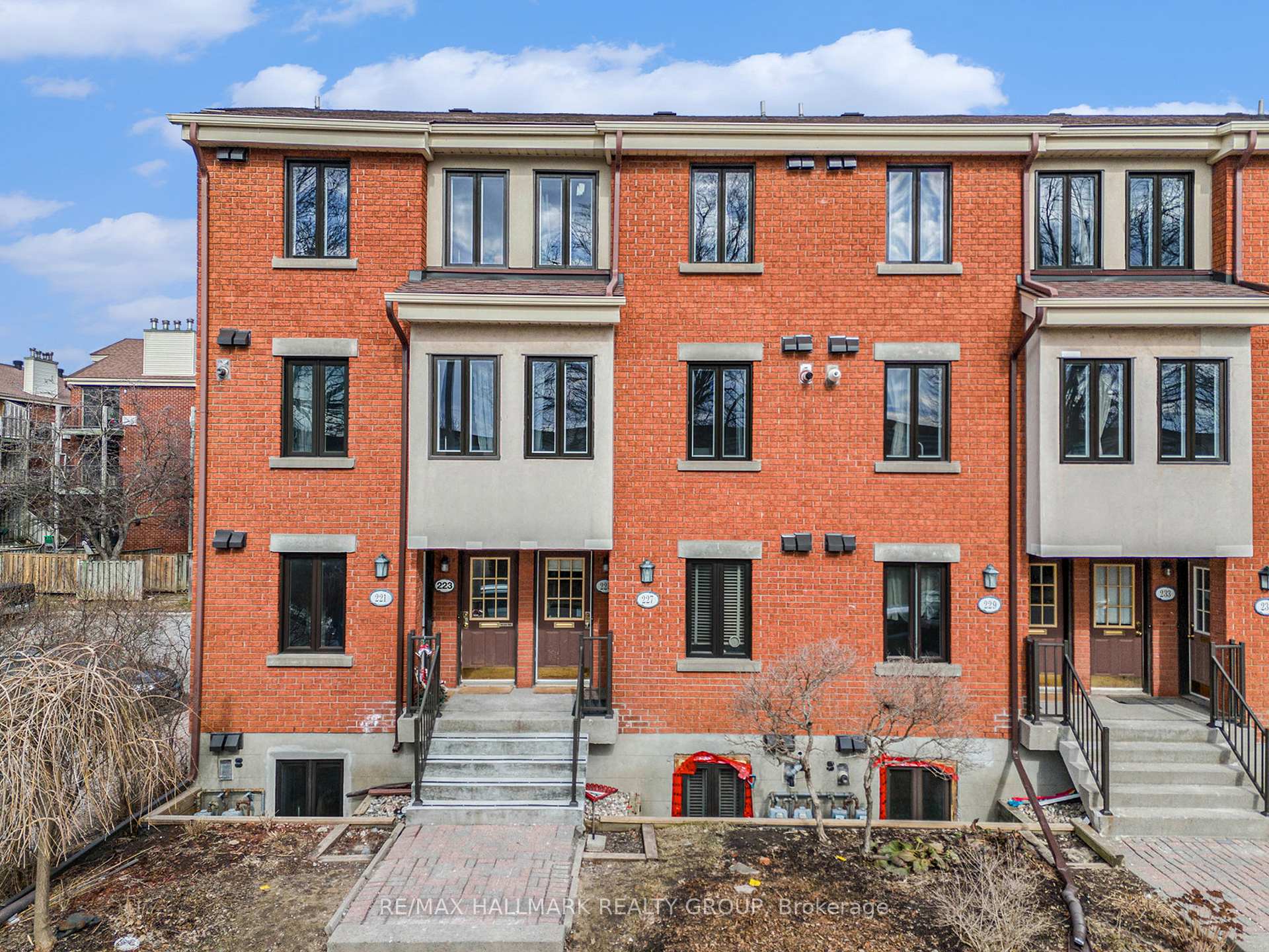 Photo 29 of 225 Mart Circle, Ottawa, Manor Park — HOMEH