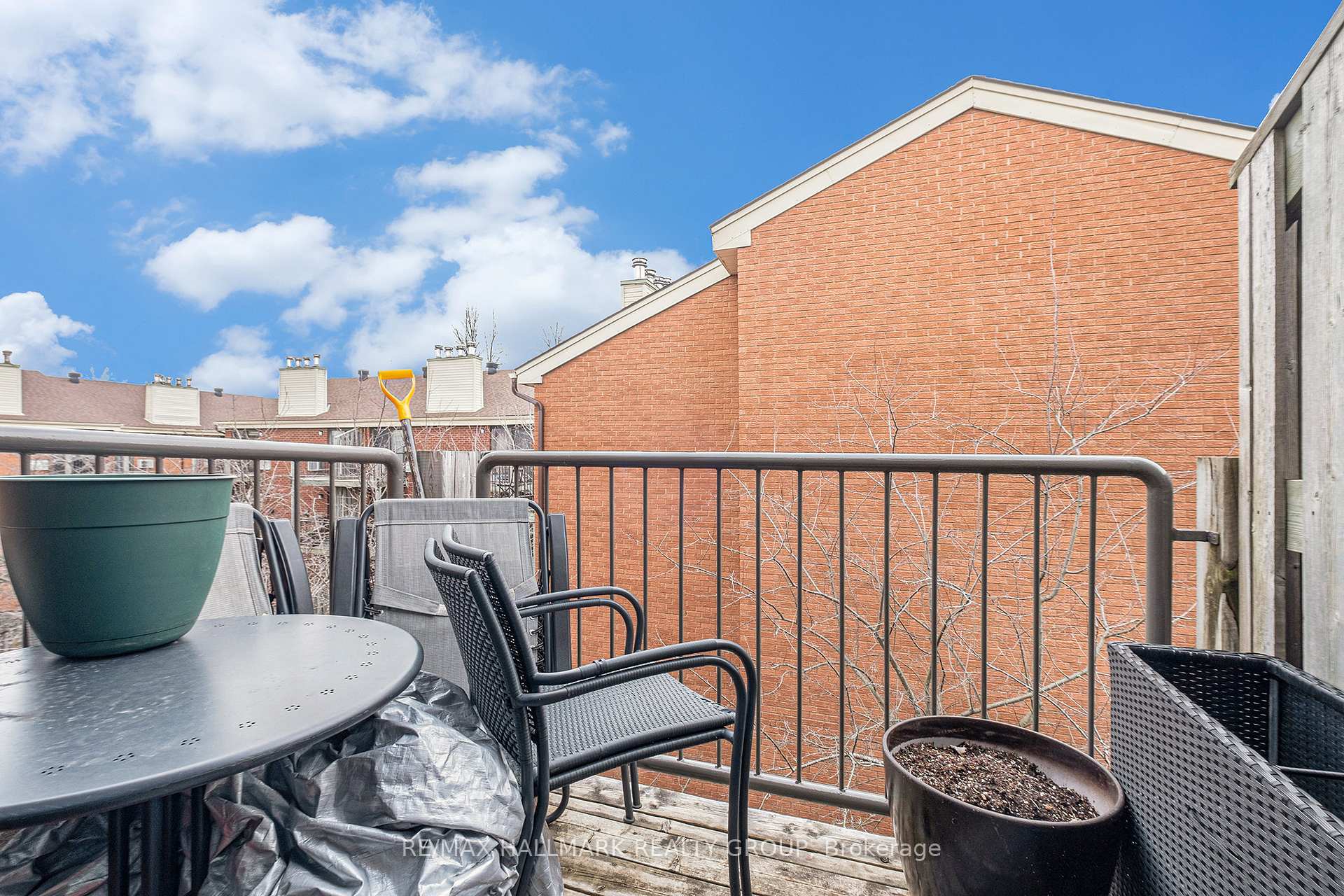 Photo 30 of 225 Mart Circle, Ottawa, Manor Park — HOMEH
