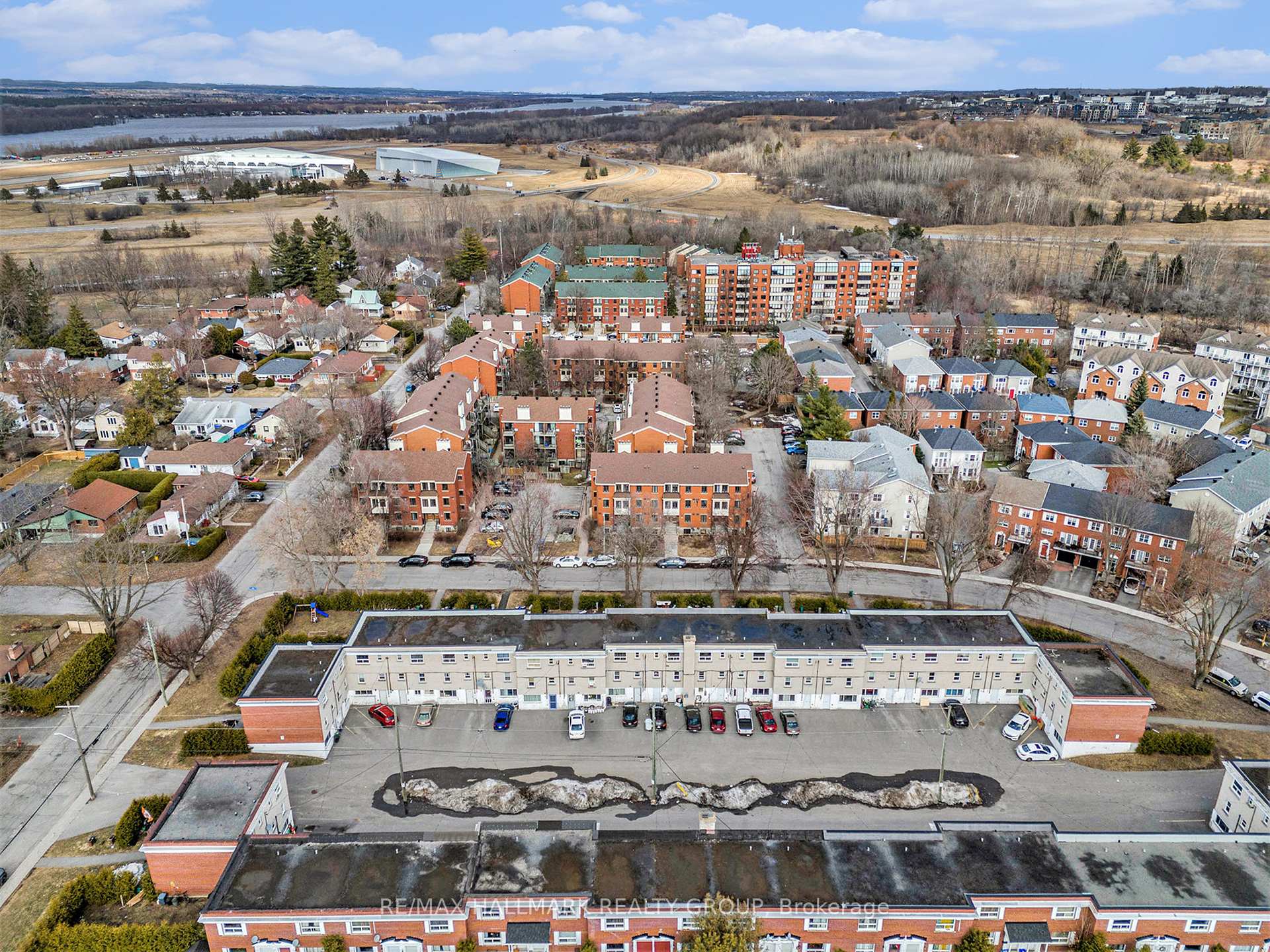 Photo 32 of 225 Mart Circle, Ottawa, Manor Park — HOMEH
