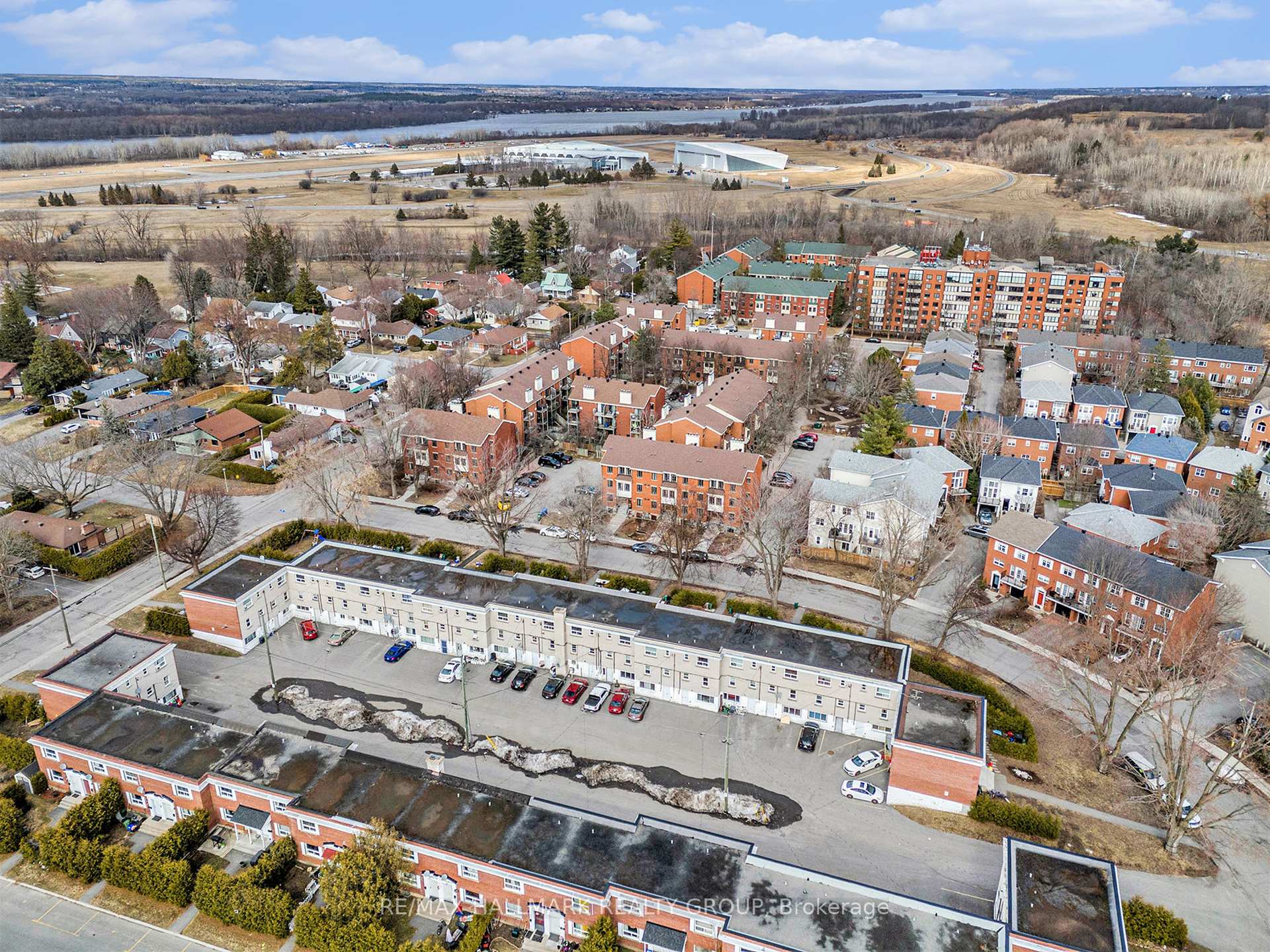 Photo 33 of 225 Mart Circle, Ottawa, Manor Park — HOMEH