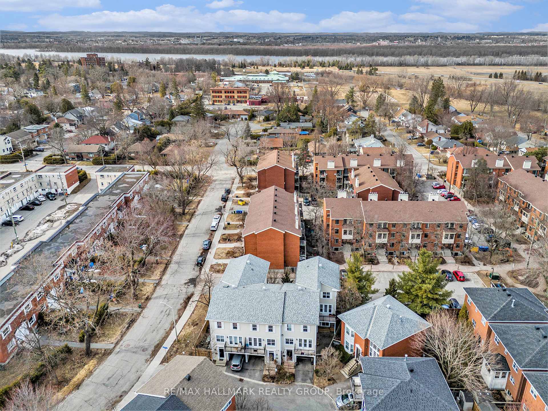 Photo 35 of 225 Mart Circle, Ottawa, Manor Park — HOMEH