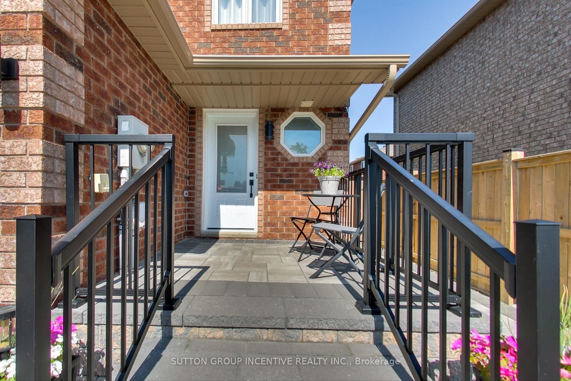 Photo 3 of 11 Majesty Boulevard, Barrie, Innis-Shore — HOMEH