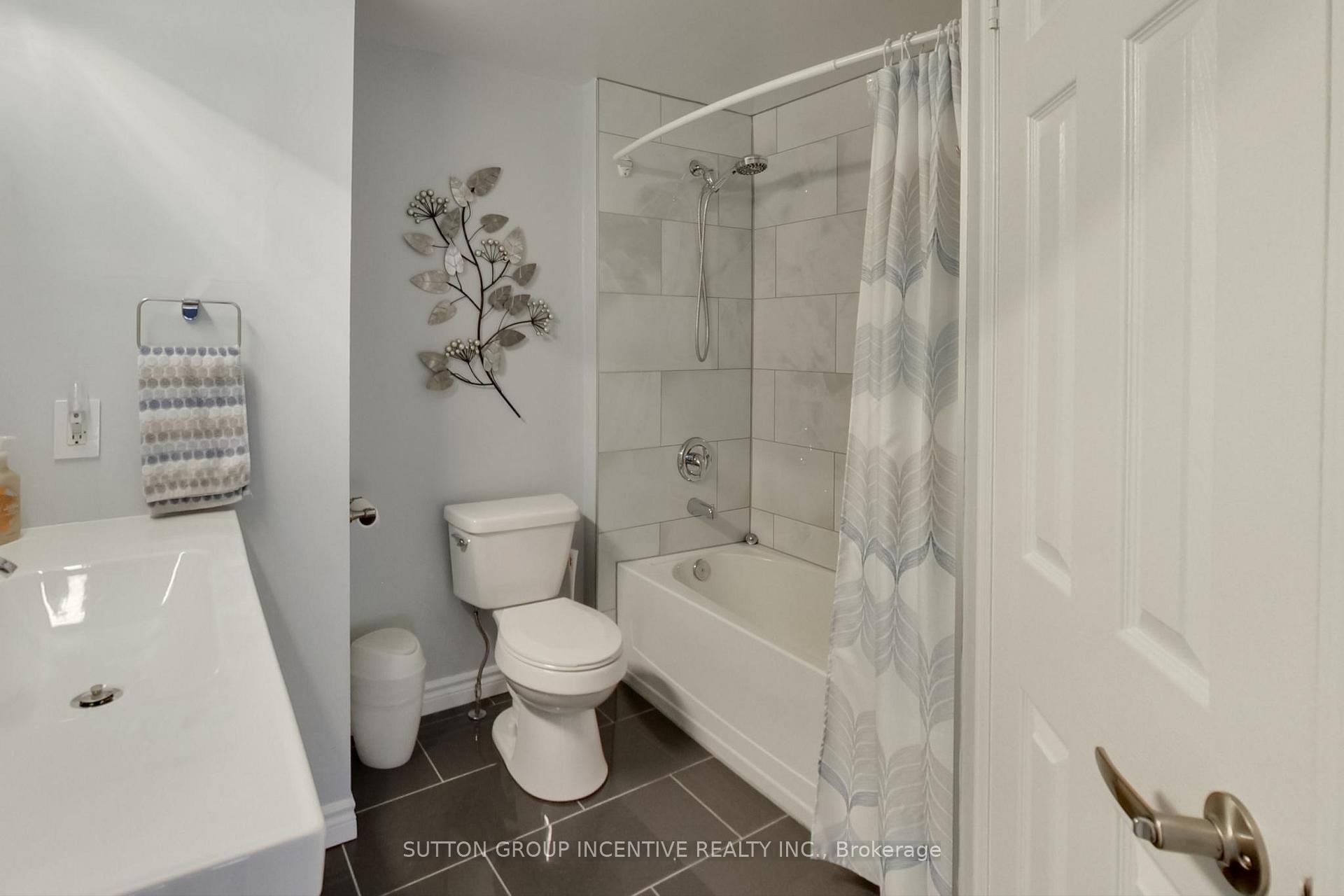 Photo 20 of 11 Majesty Boulevard, Barrie, Innis-Shore — HOMEH
