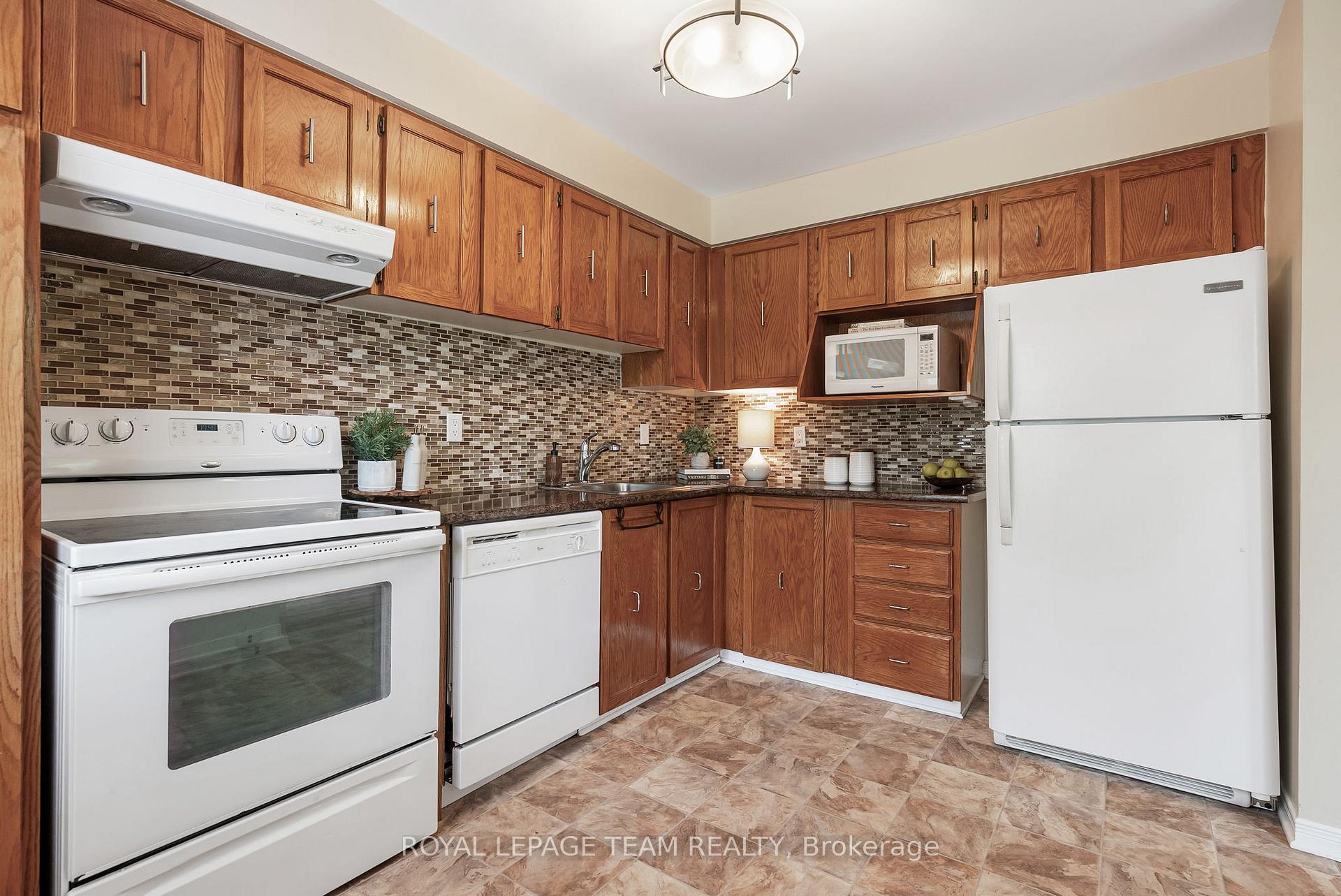 Photo 12 of 1473 Bryson Lane, Ottawa, Sawmill Creek/Timbermill — HOMEH
