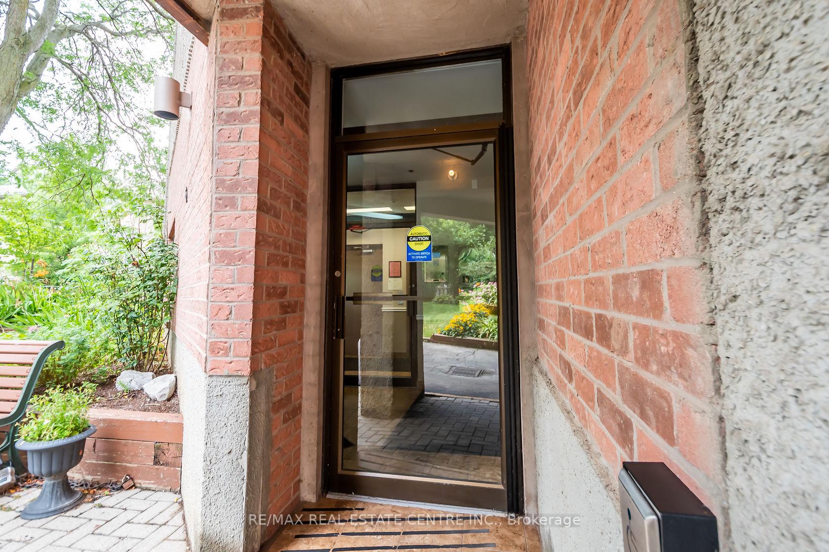 Photo 3 of Unit 105, 6 Niagara Street, Grimsby, Grimsby West — HOMEH