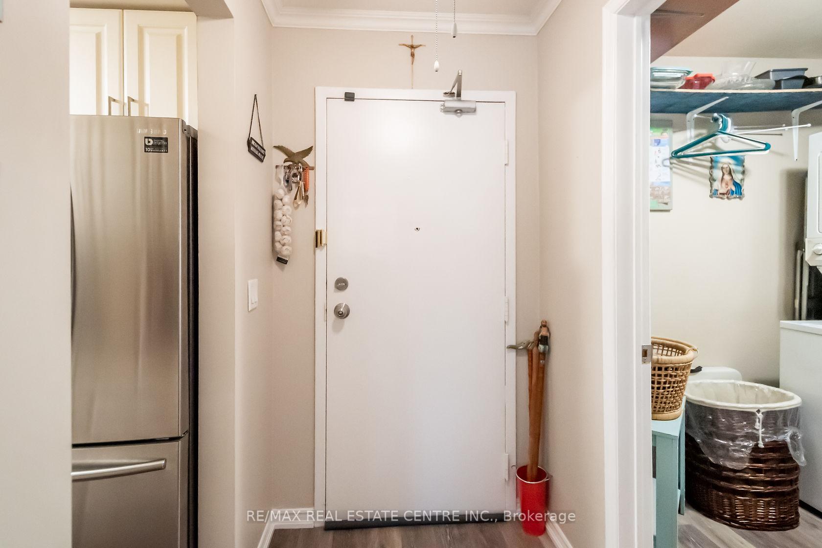 Photo 4 of Unit 105, 6 Niagara Street, Grimsby, Grimsby West — HOMEH