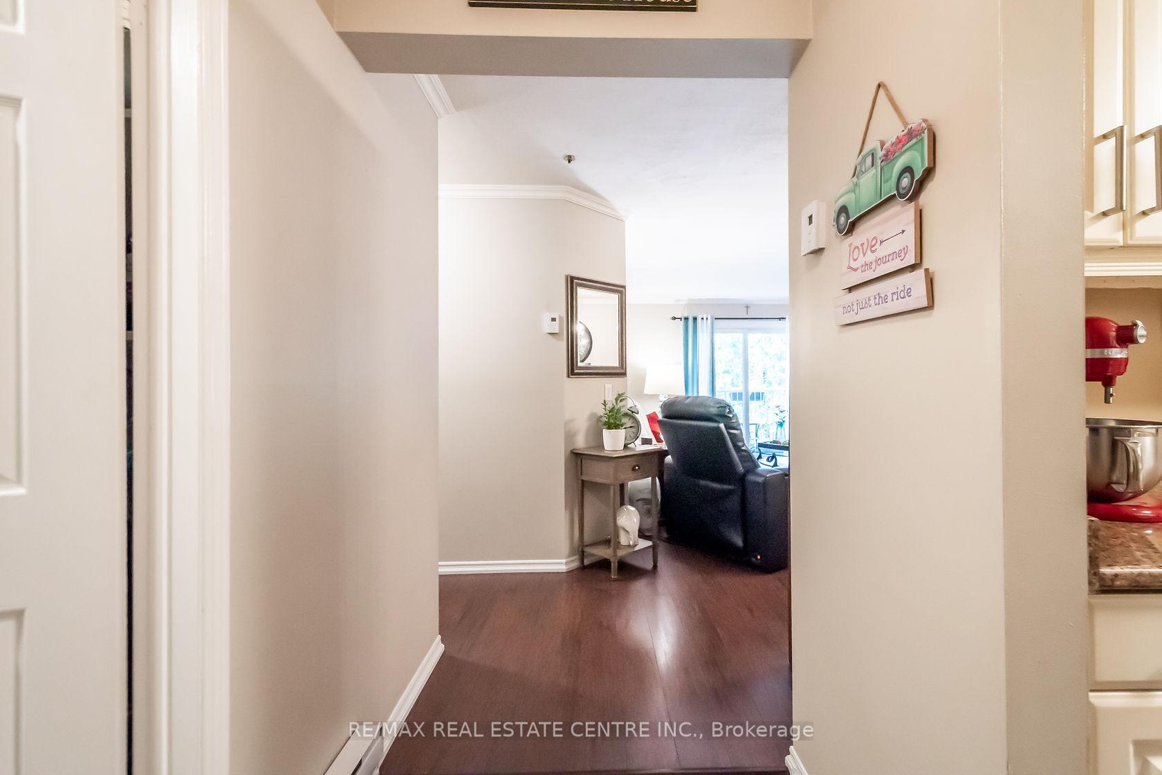 Photo 5 of Unit 105, 6 Niagara Street, Grimsby, Grimsby West — HOMEH