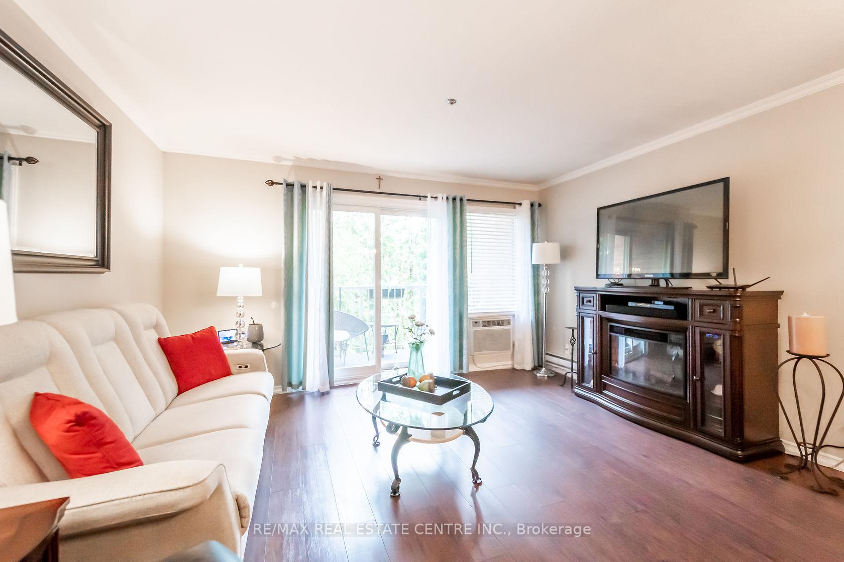 Photo 6 of Unit 105, 6 Niagara Street, Grimsby, Grimsby West — HOMEH