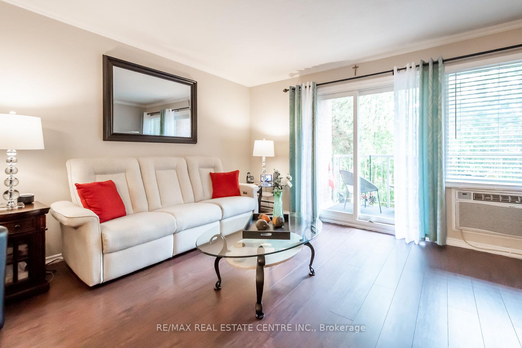 Photo 12 of Unit 105, 6 Niagara Street, Grimsby, Grimsby West — HOMEH