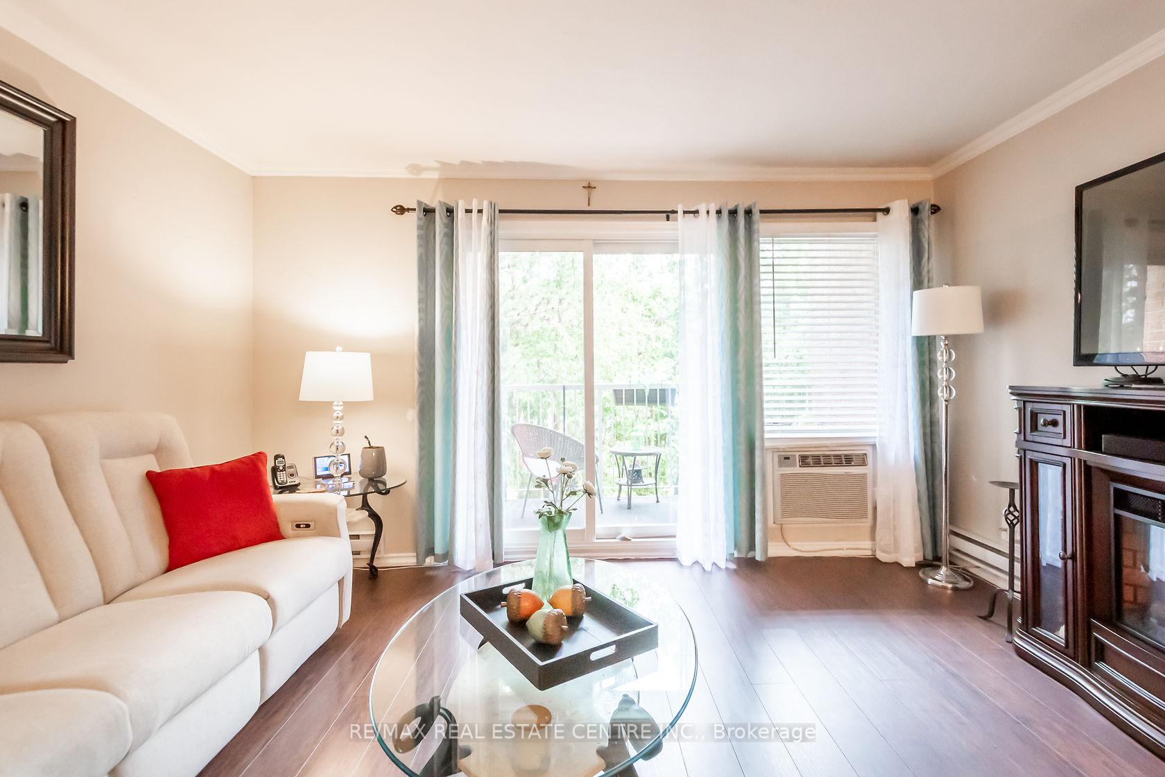 Photo 13 of Unit 105, 6 Niagara Street, Grimsby, Grimsby West — HOMEH