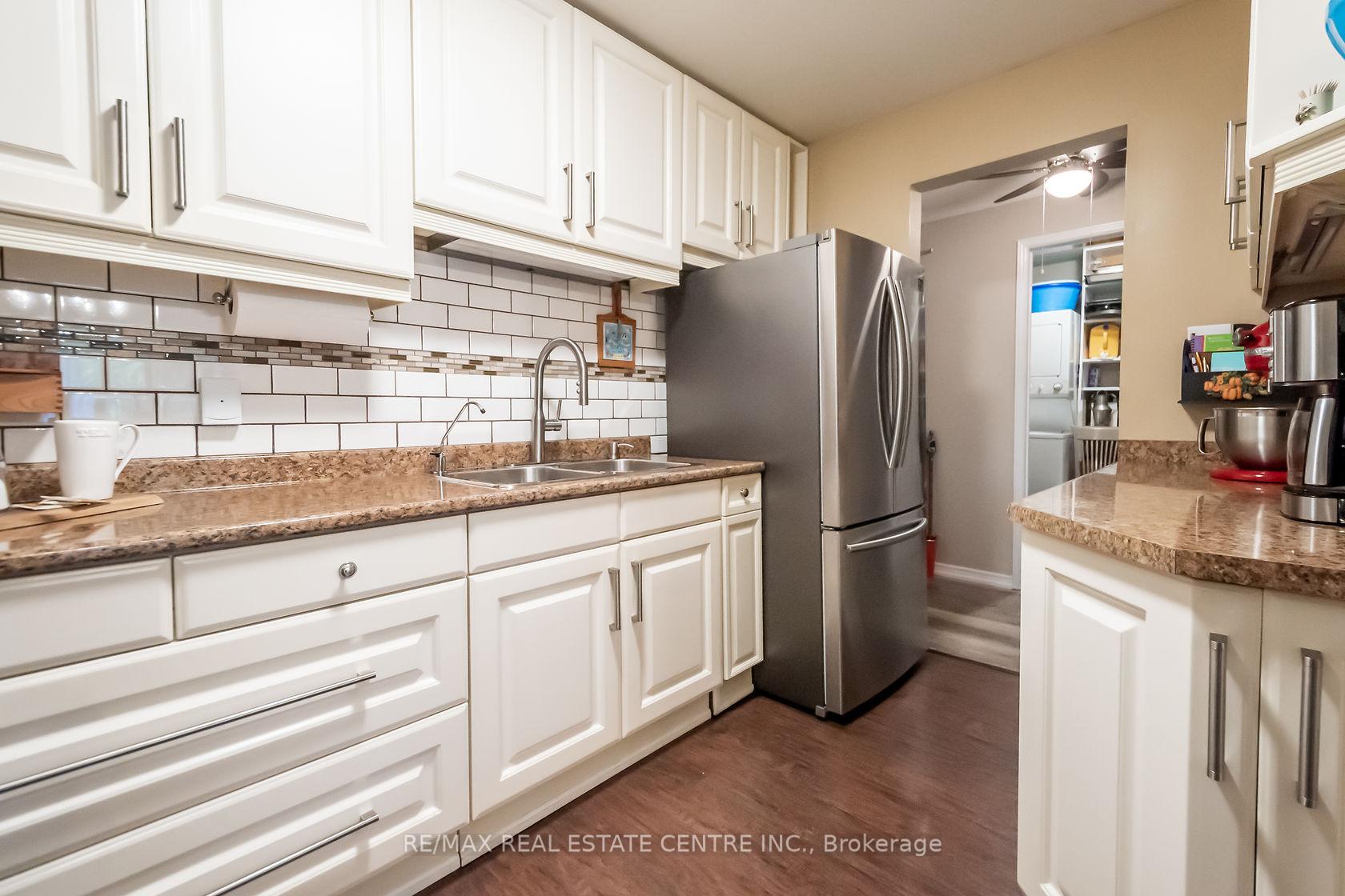 Photo 19 of Unit 105, 6 Niagara Street, Grimsby, Grimsby West — HOMEH