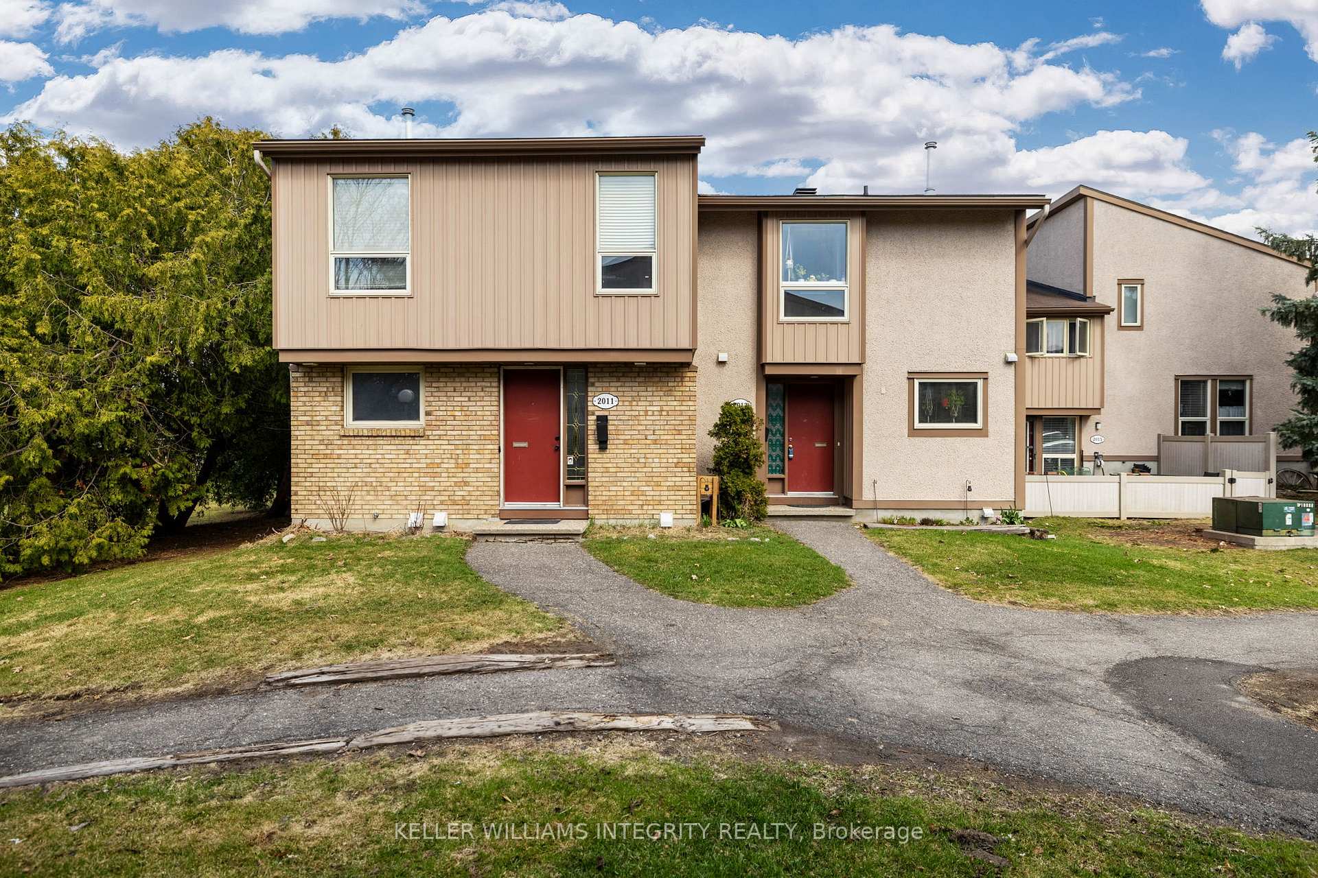 Front of 2013 Stonehenge Crescent