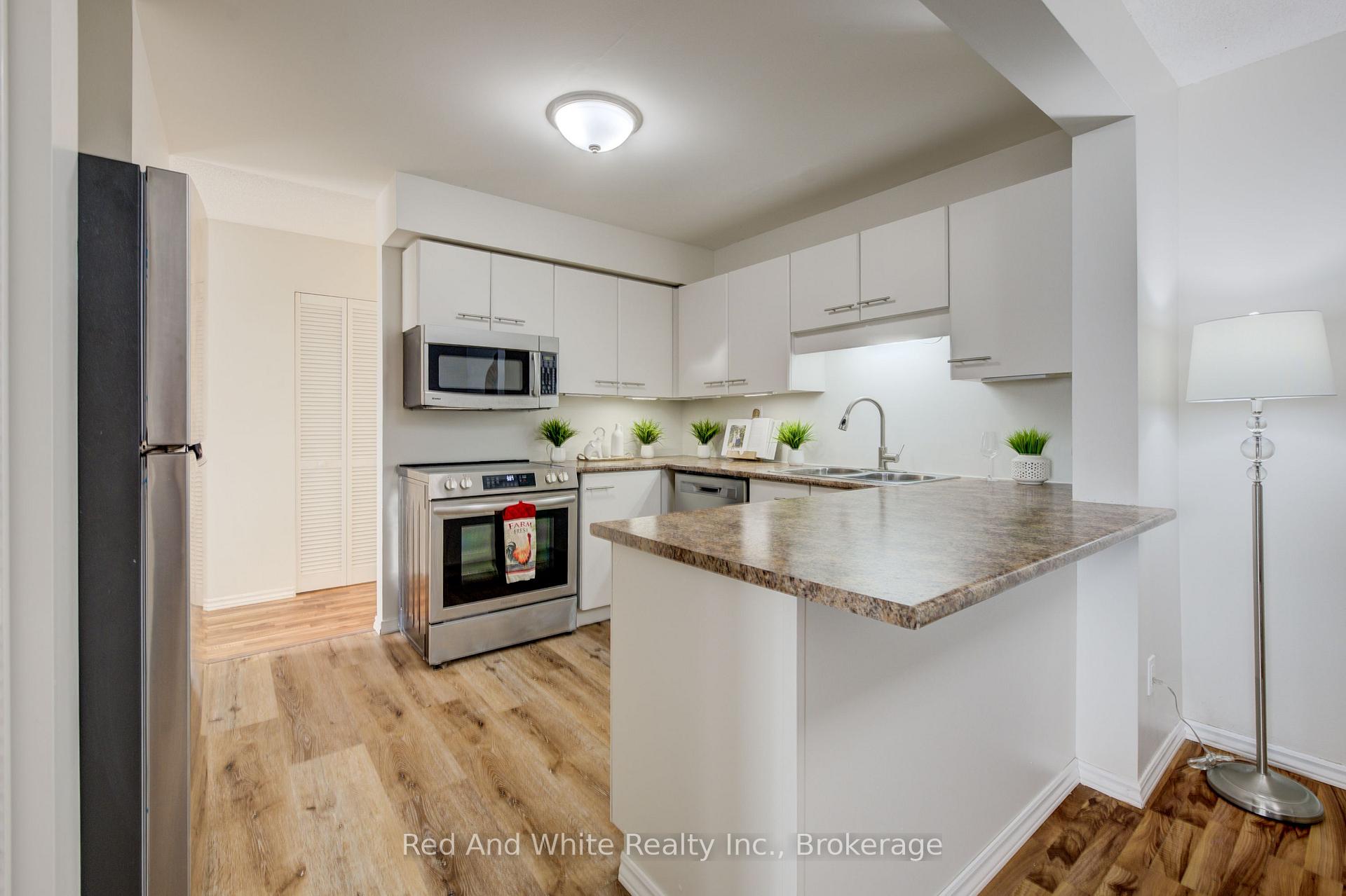 Photo 10 of Unit 302, 500 Westmount Road W, Kitchener — HOMEH