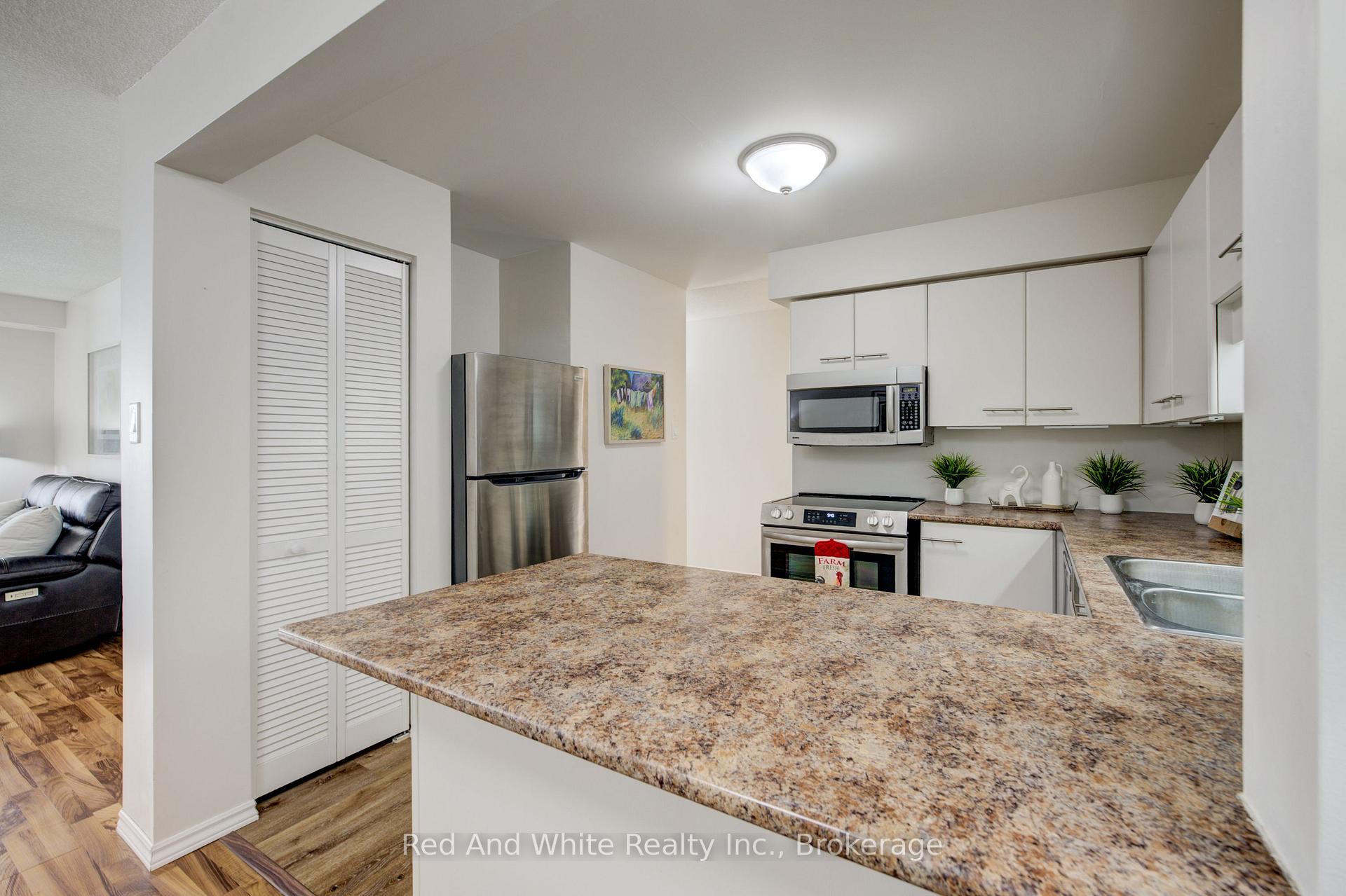 Photo 15 of Unit 302, 500 Westmount Road W, Kitchener — HOMEH
