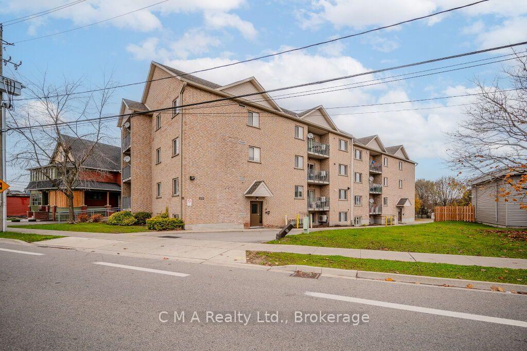 Photo 2 of Unit 302, 1522 King Street E, Kitchener — HOMEH