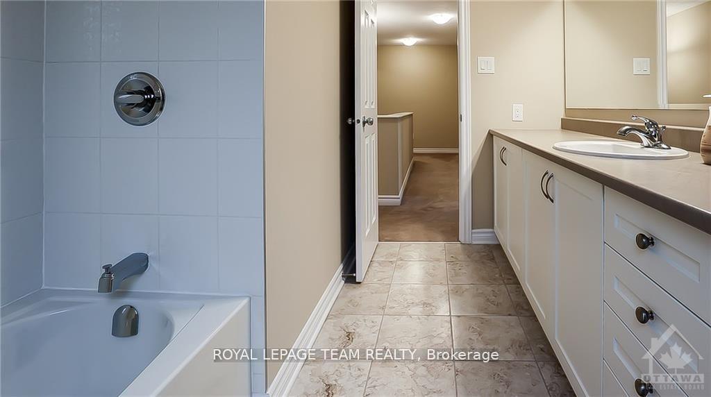 Photo 19 of 6 Stoneleigh Street, Ottawa, Barrhaven - Strandherd — HOMEH