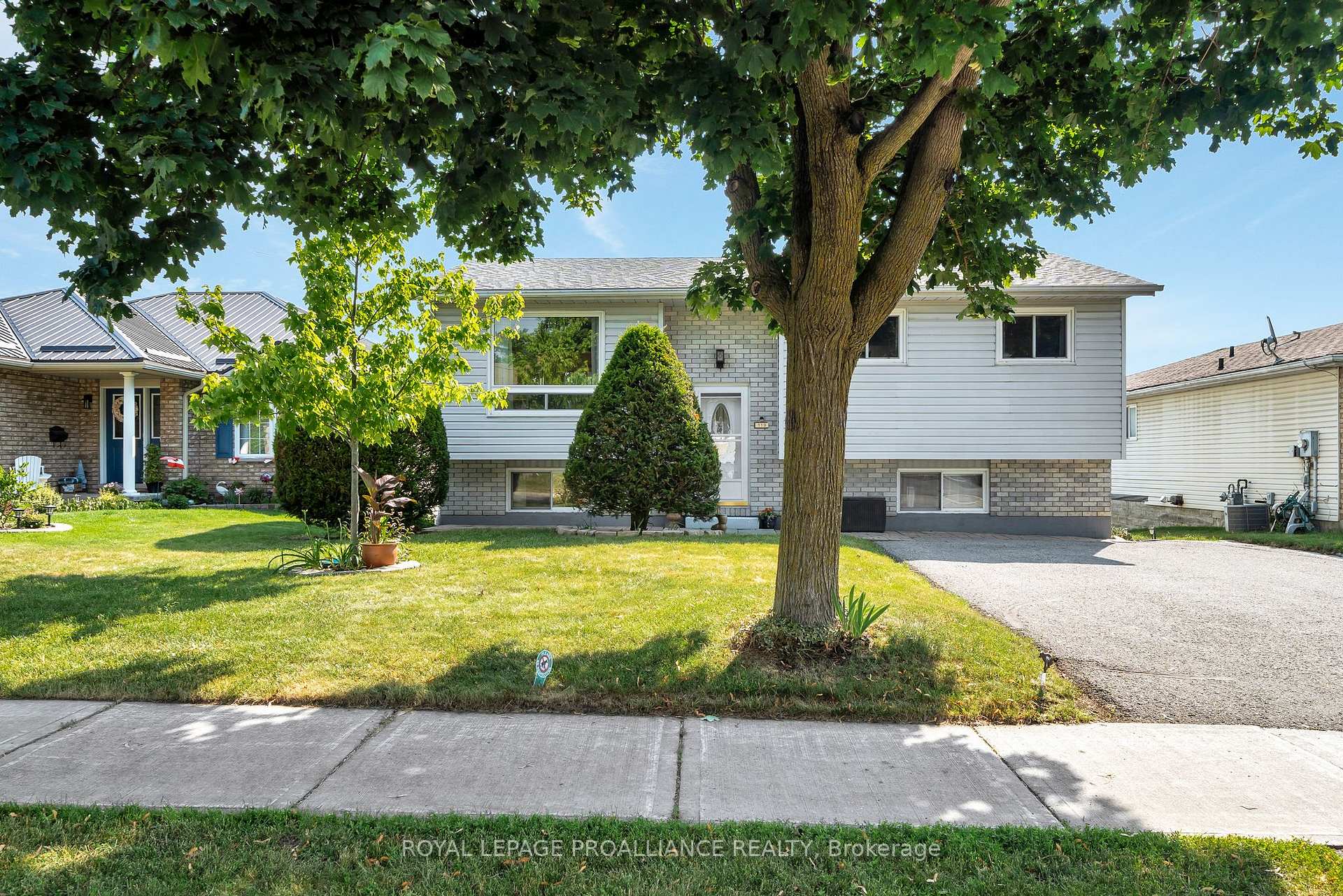 Photo 2 of 119 University Avenue, Belleville, Belleville Ward — HOMEH