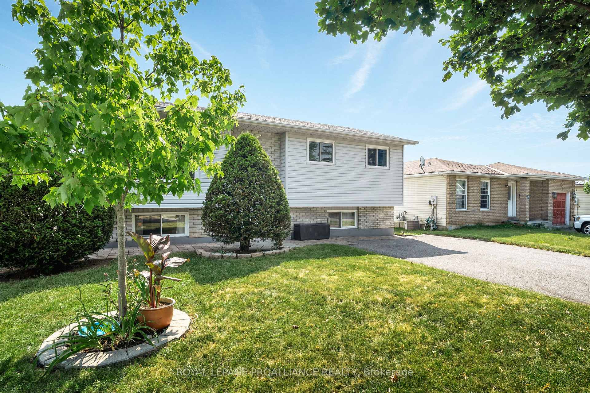 Photo 3 of 119 University Avenue, Belleville, Belleville Ward — HOMEH