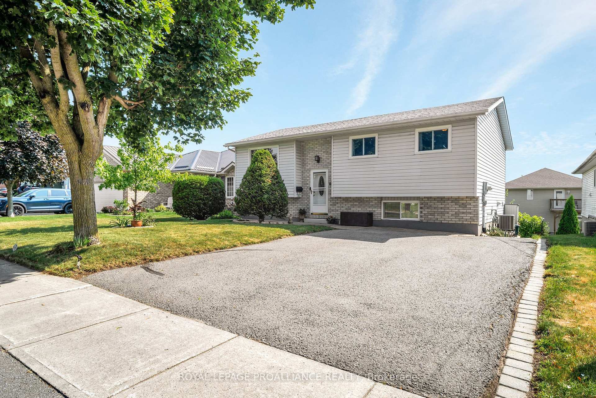 Photo 4 of 119 University Avenue, Belleville, Belleville Ward — HOMEH