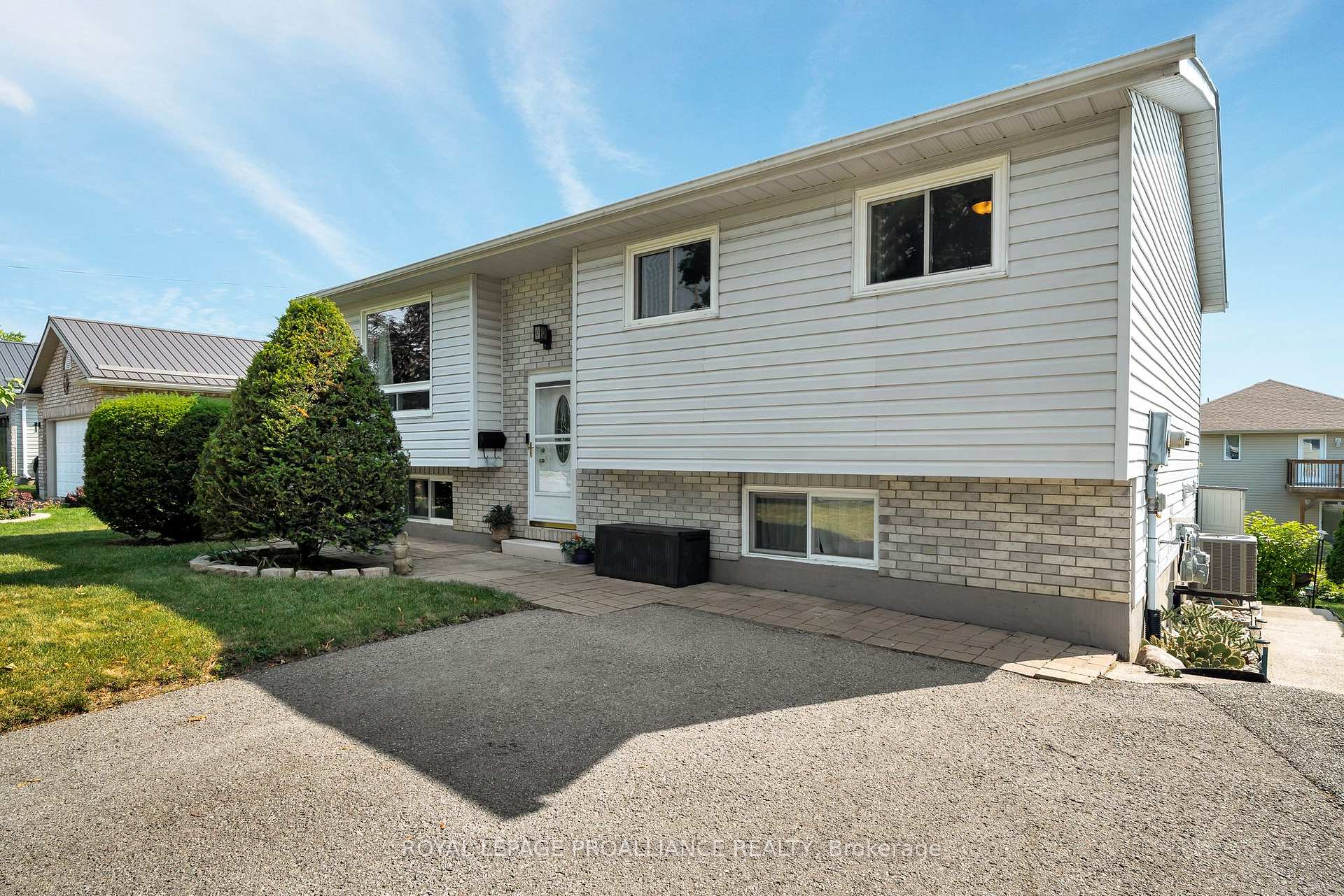Photo 5 of 119 University Avenue, Belleville, Belleville Ward — HOMEH