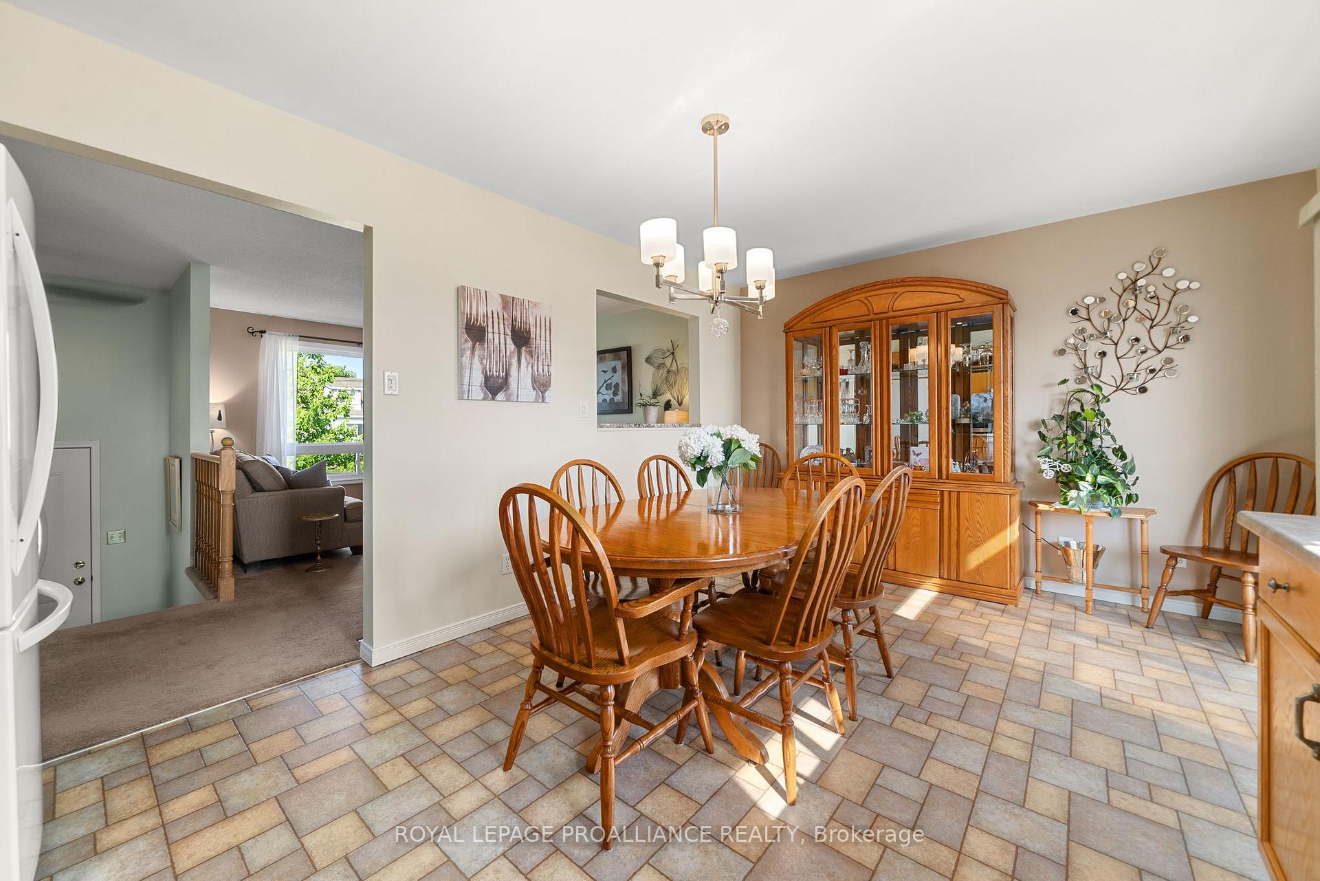 Photo 16 of 119 University Avenue, Belleville, Belleville Ward — HOMEH