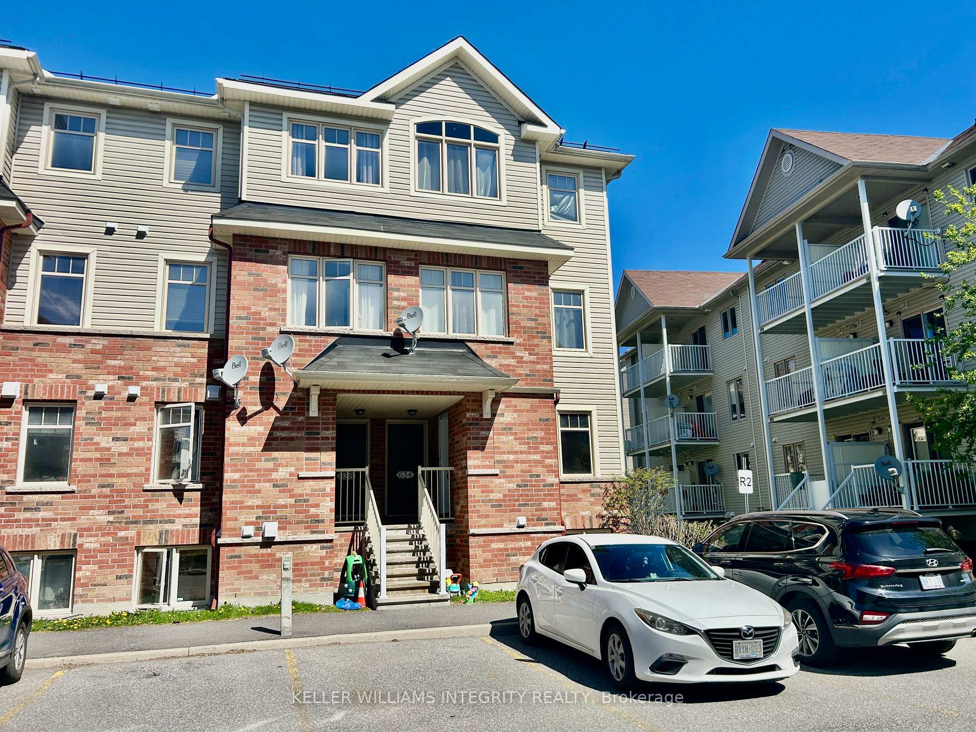 Photo 2 of Unit 10, 638 Reardon, Ottawa, Heron Gate/Industrial Park — HOMEH