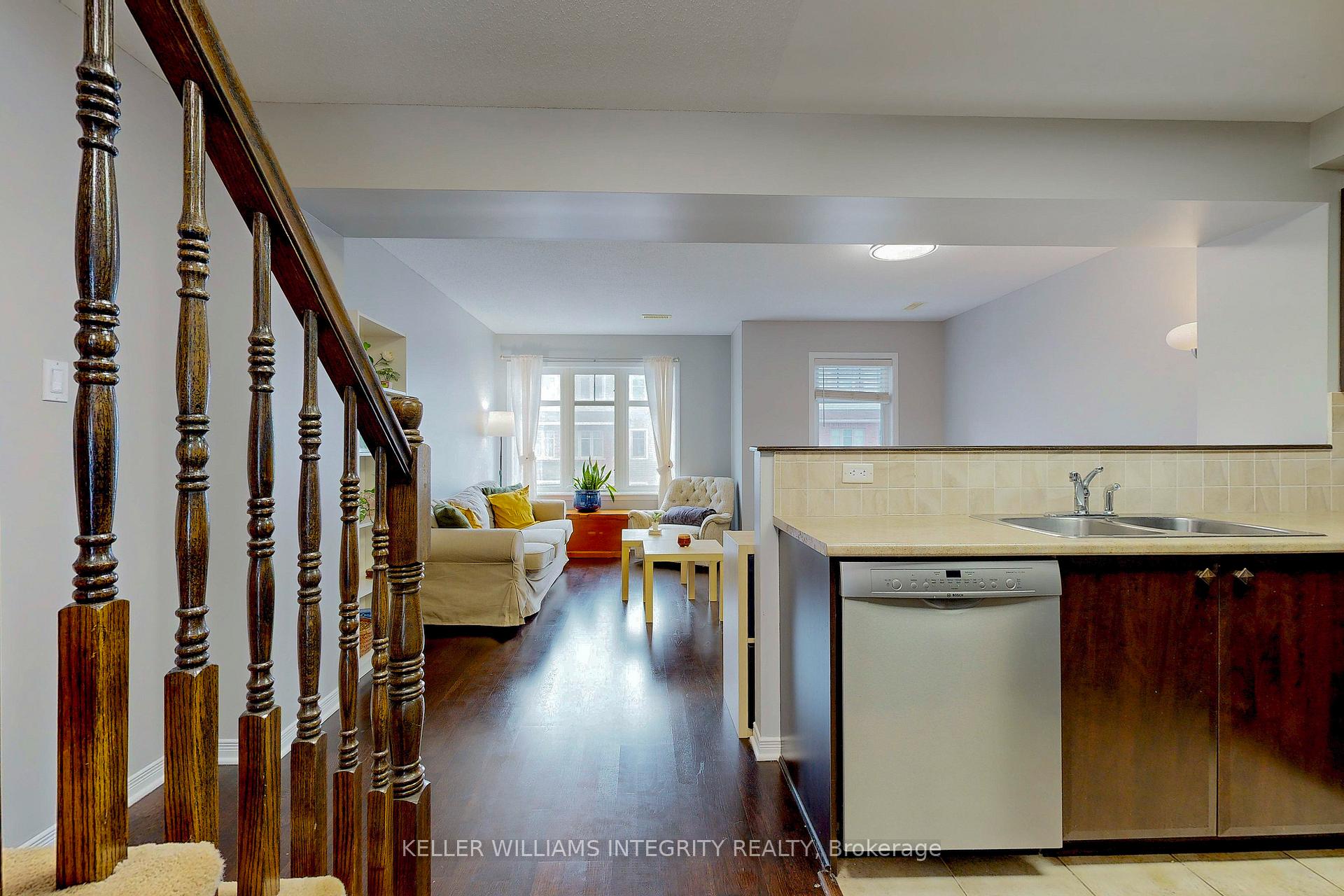 Photo 11 of Unit 10, 638 Reardon, Ottawa, Heron Gate/Industrial Park — HOMEH