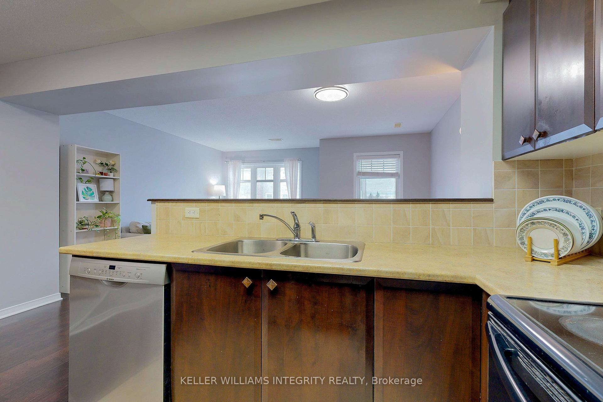 Photo 14 of Unit 10, 638 Reardon, Ottawa, Heron Gate/Industrial Park — HOMEH