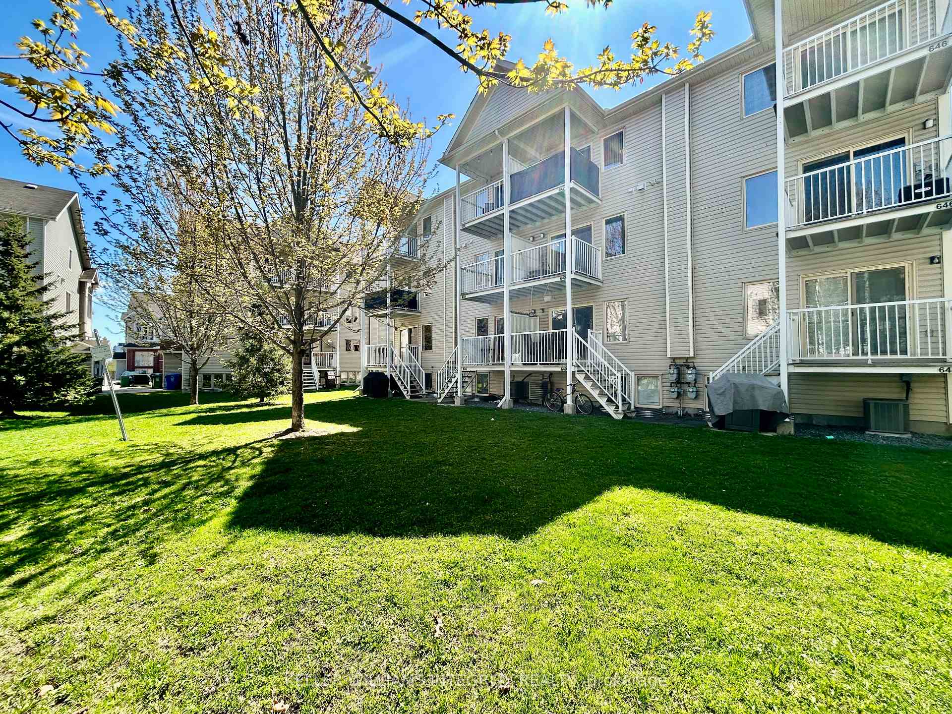 Photo 32 of Unit 10, 638 Reardon, Ottawa, Heron Gate/Industrial Park — HOMEH
