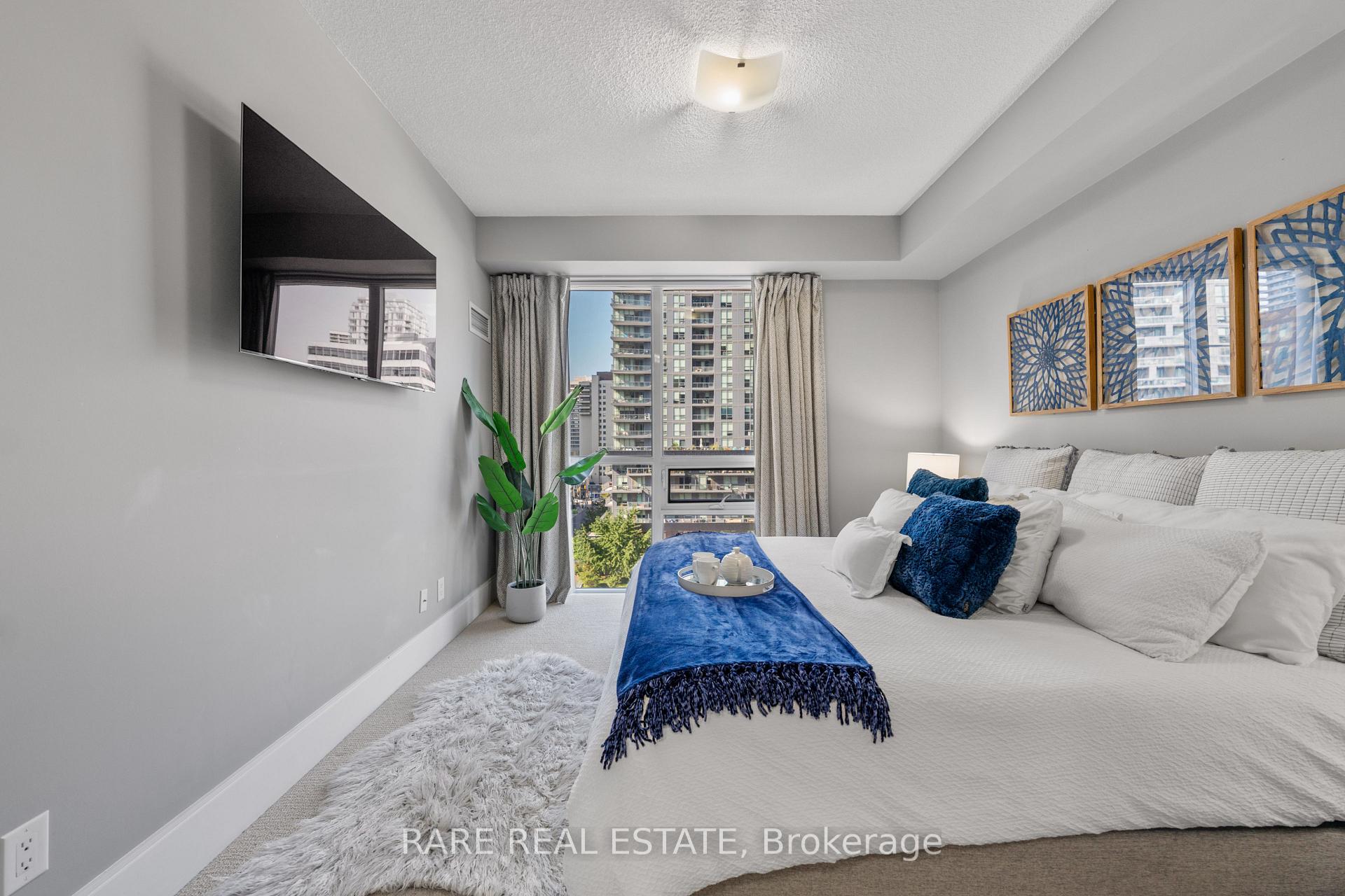 Photo 4 of Unit 715, 70 Roehampton Avenue, Toronto, Mount Pleasant West — HOMEH