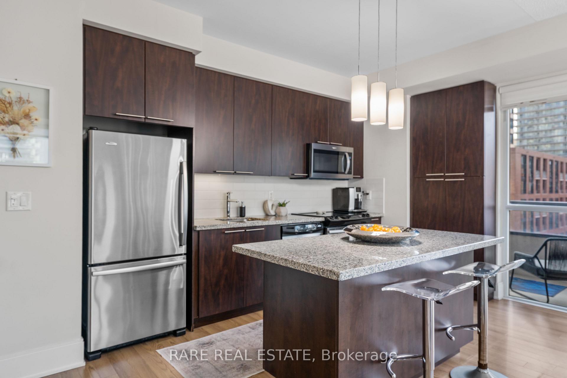 Photo 12 of Unit 715, 70 Roehampton Avenue, Toronto, Mount Pleasant West — HOMEH