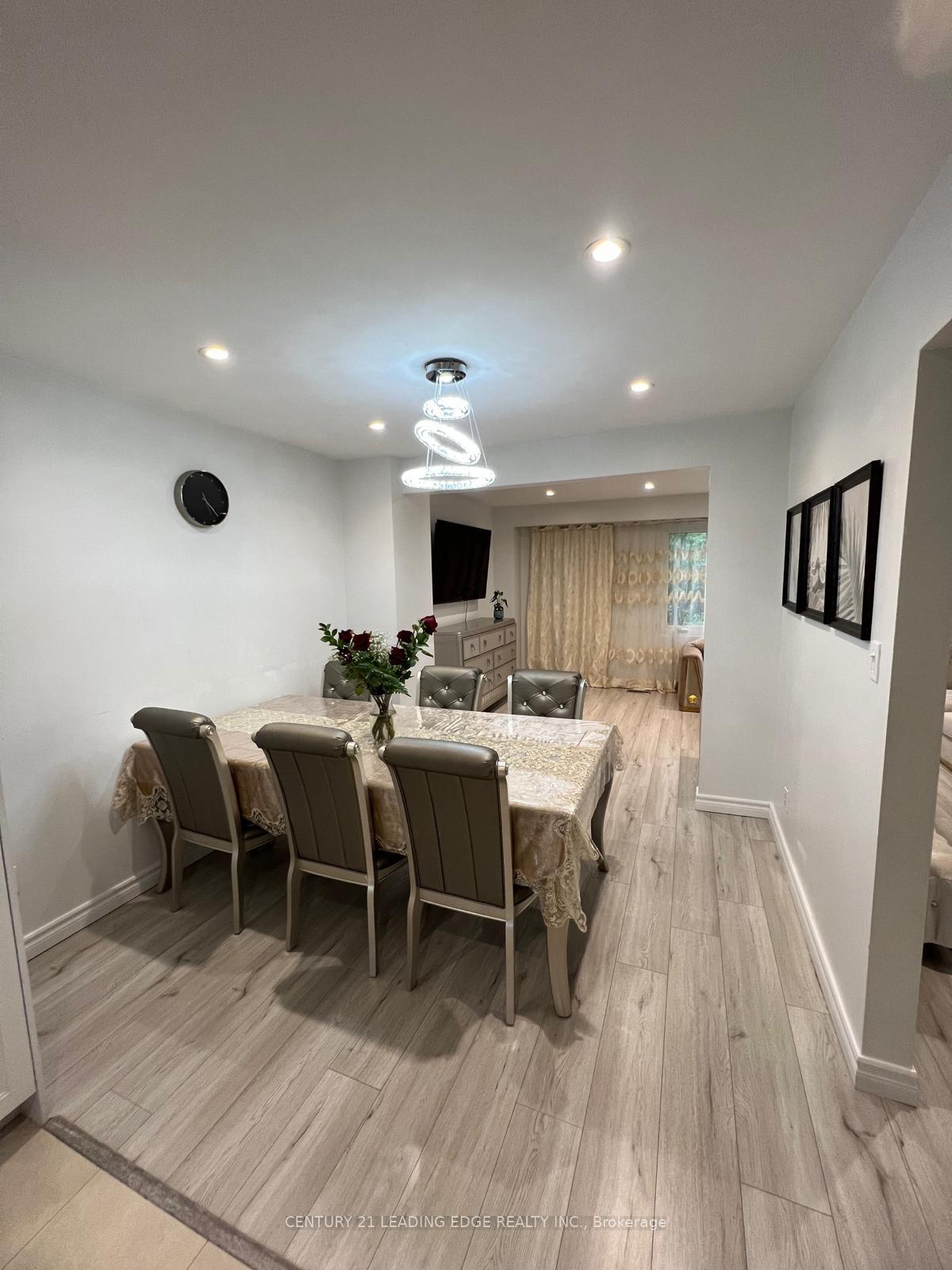 Photo 6 of Unit 35, 35 The Carriage Way, Markham, Royal Orchard — HOMEH