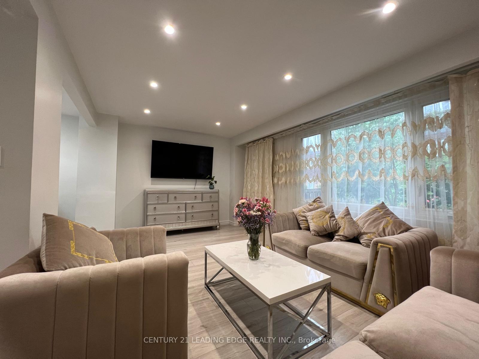 Photo 7 of Unit 35, 35 The Carriage Way, Markham, Royal Orchard — HOMEH