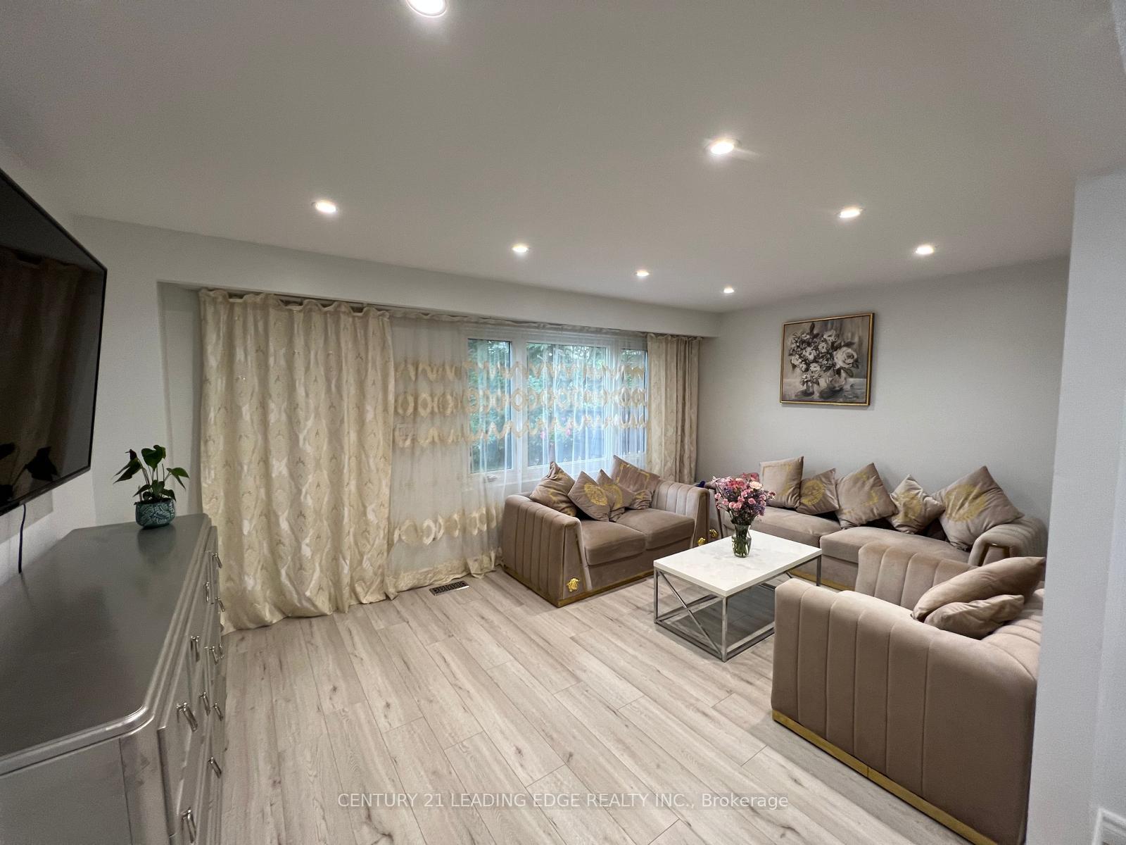 Photo 8 of Unit 35, 35 The Carriage Way, Markham, Royal Orchard — HOMEH