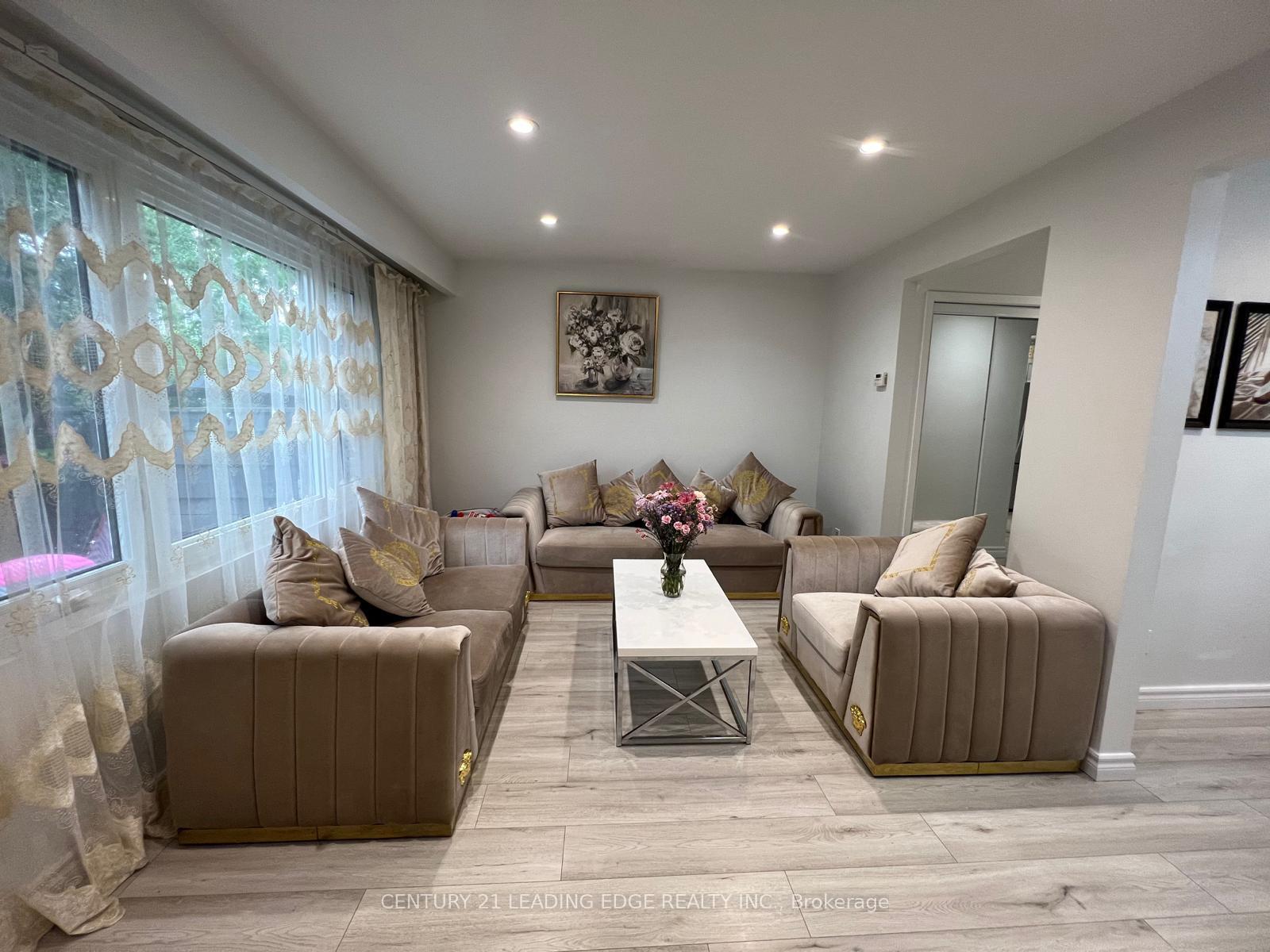 Photo 13 of Unit 35, 35 The Carriage Way, Markham, Royal Orchard — HOMEH