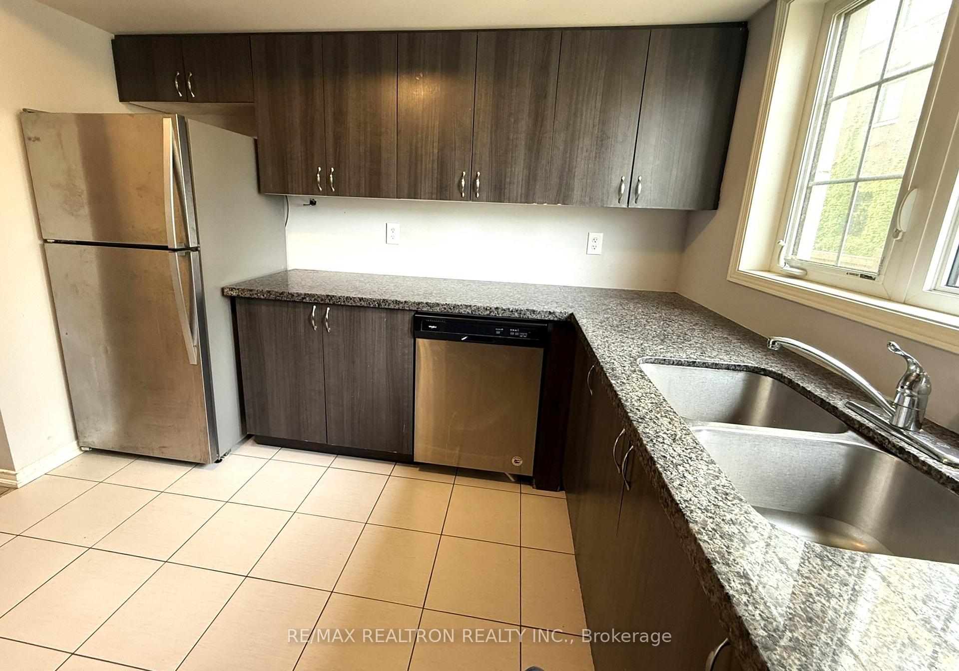 Photo 5 of Unit 197, 2508 Rosedrop Path, Oshawa, Windfields — HOMEH