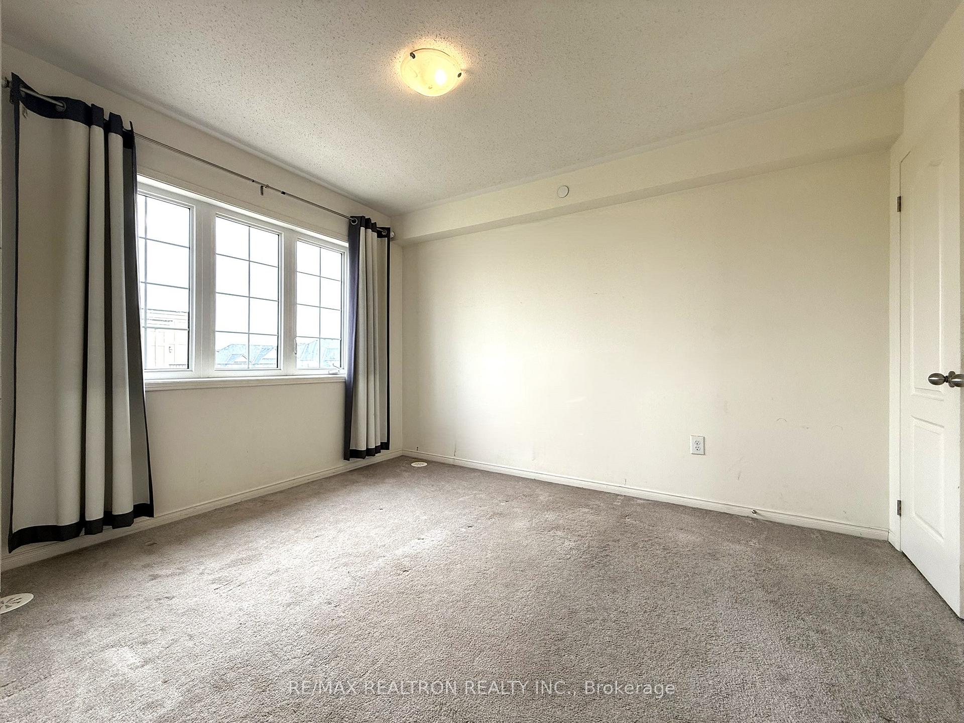 Photo 21 of Unit 197, 2508 Rosedrop Path, Oshawa, Windfields — HOMEH