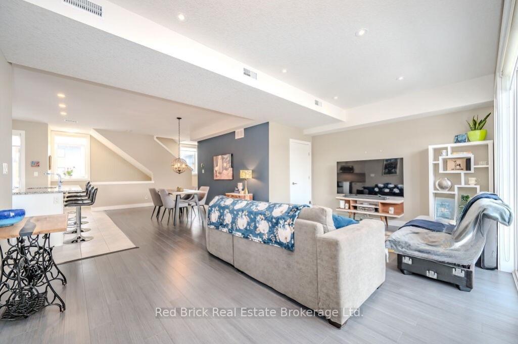 Photo 10 of Unit 20, 32 Arkell Road, Guelph, Kortright East — HOMEH