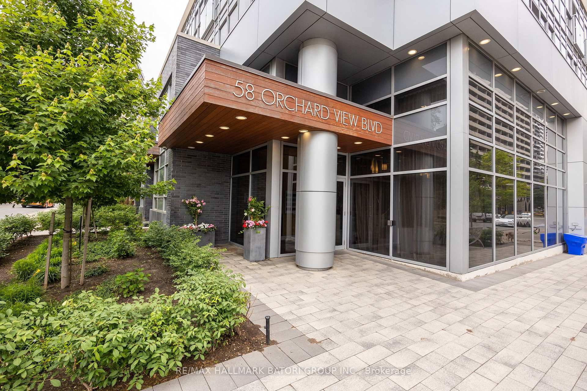 Front of Unit 1702, 58 Orchard View Boulevard