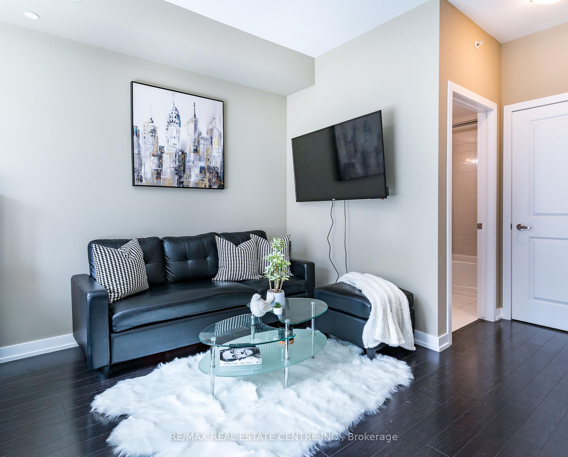 Photo 2 of Unit 114, 35 Southshore Crescent, Hamilton, Lakeshore — HOMEH