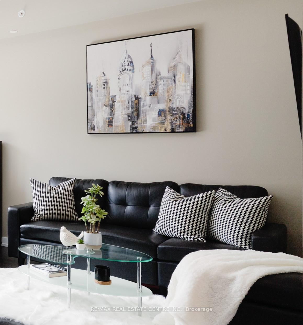 Photo 3 of Unit 114, 35 Southshore Crescent, Hamilton, Lakeshore — HOMEH
