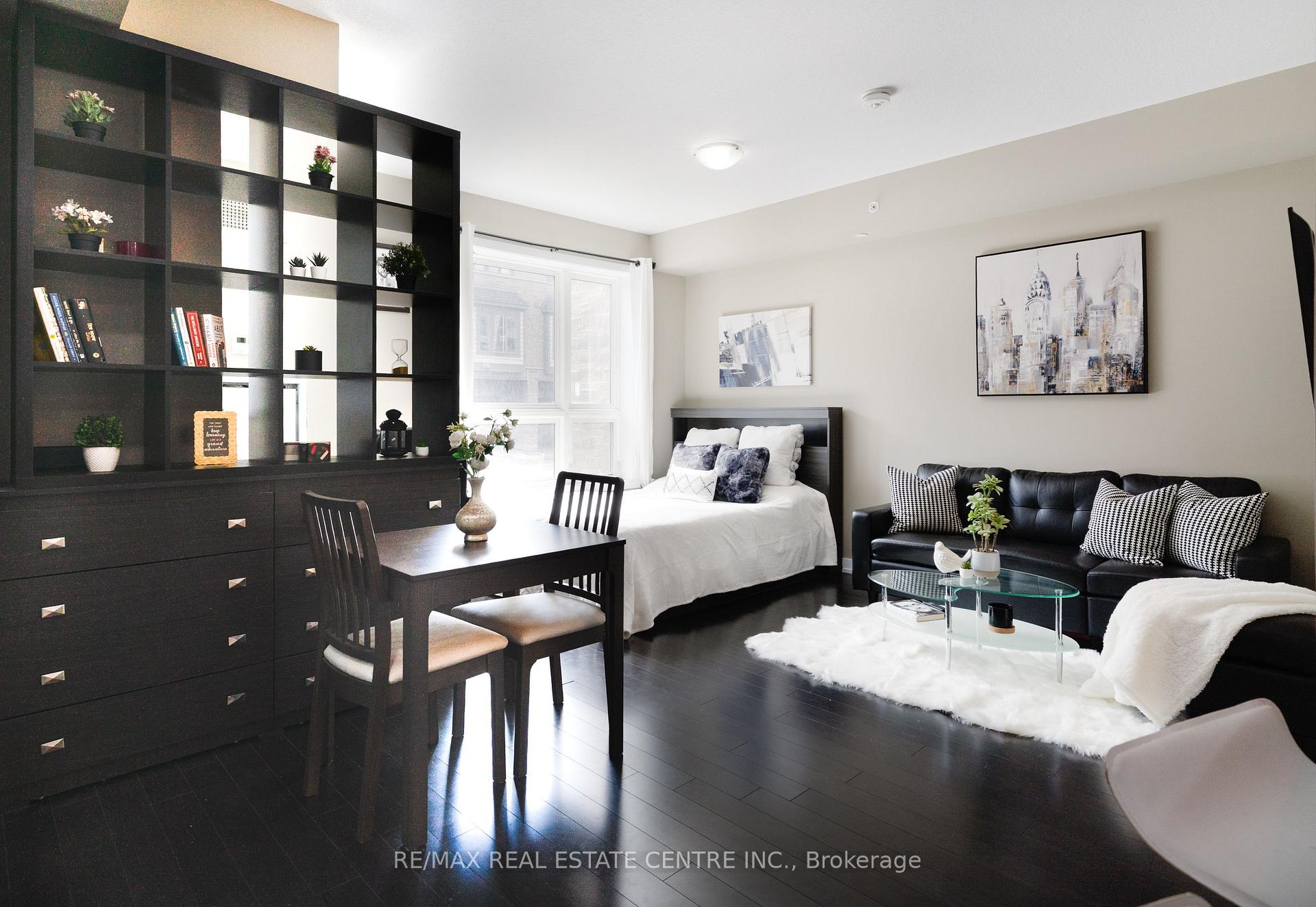 Photo 4 of Unit 114, 35 Southshore Crescent, Hamilton, Lakeshore — HOMEH